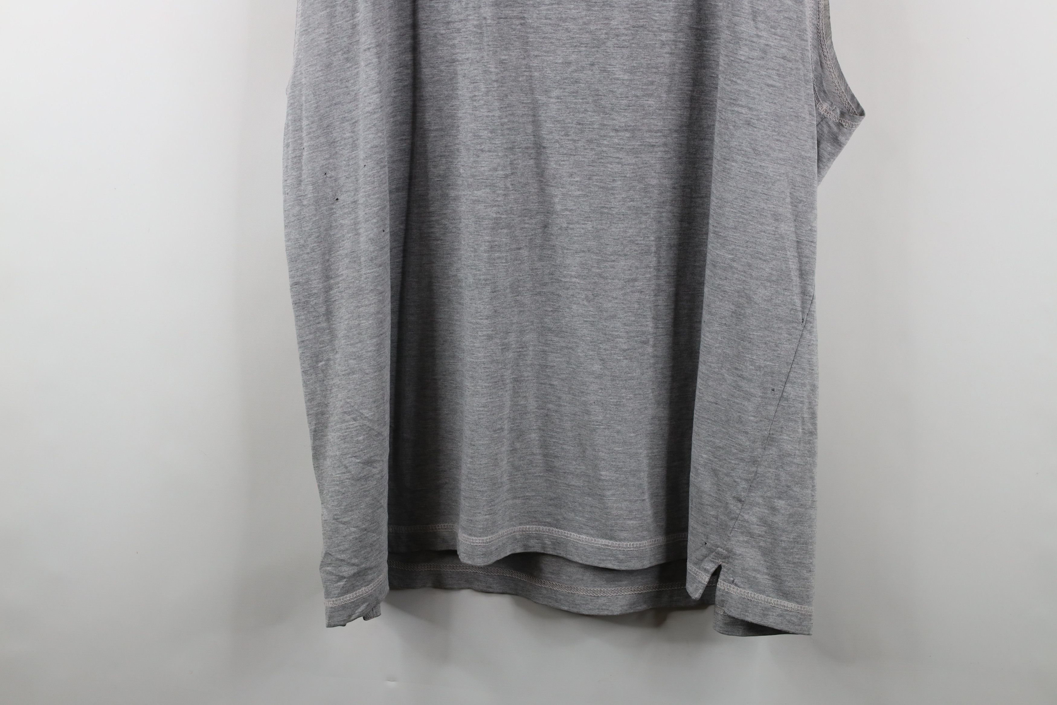 Vintage Vintage 90s Wilson Spell Out Sleeveless Muscle T-Shirt Gray Size US XXL / EU 58 / 5 - 16 Thumbnail