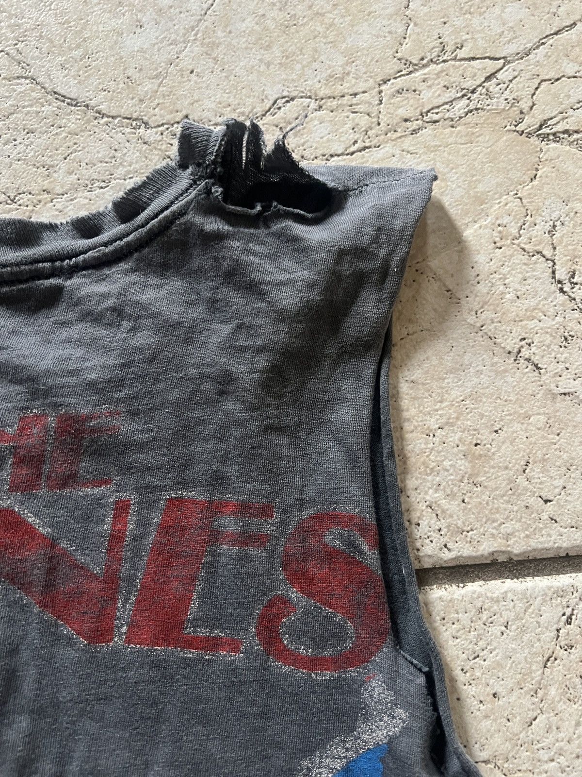 The Rolling Stones × Vintage Vintage Thrashed Faded 1981 Rolling Stones Chopped Tank Top Size US M / EU 48-50 / 2 - 6 Thumbnail