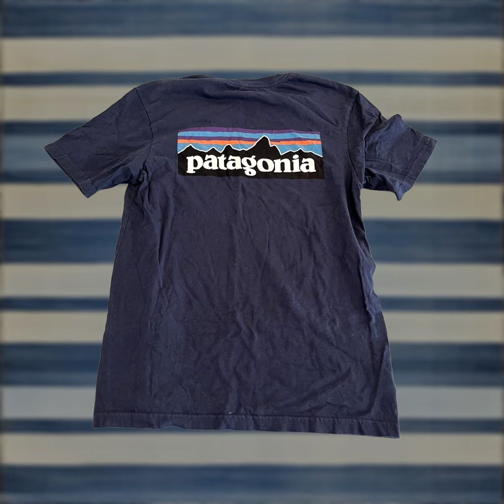 Patagonia PATAGONIA Big Logo Navy Tee Shirt Size S Men Short Sleeve Crew Neck Cotton Blue Solid T-Shirt Size US S / EU 44-46 / 1 - 1 Thumbnail