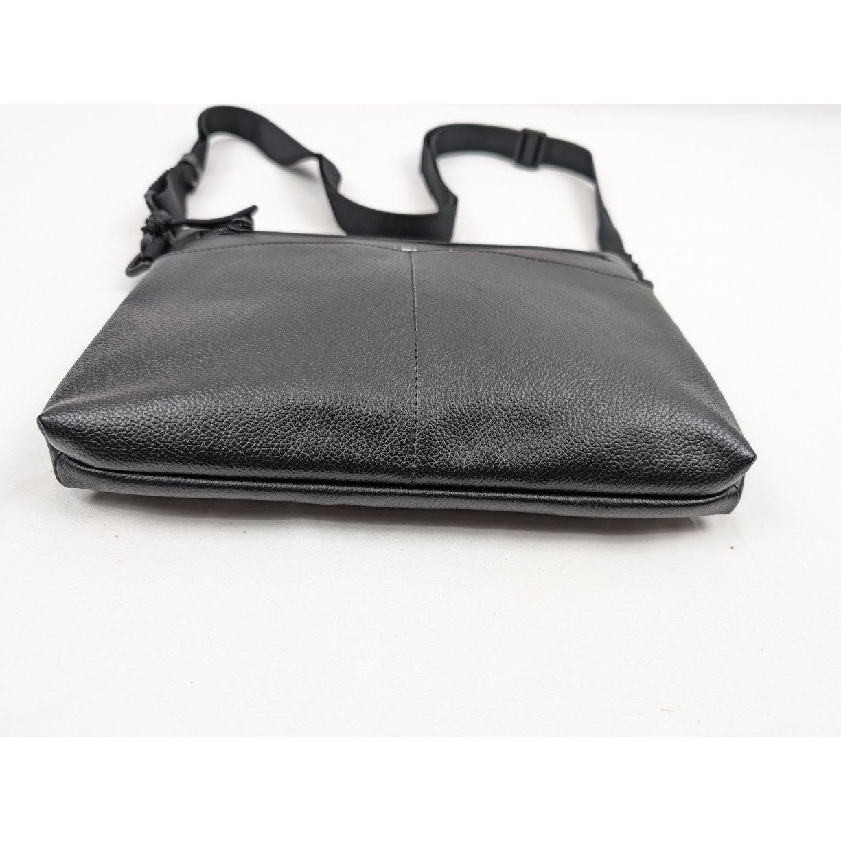 Balenciaga o1rshd1 Size: OS / Calf Grained Explore Crossbody Flat Pouch Size ONE SIZE - 3 Thumbnail