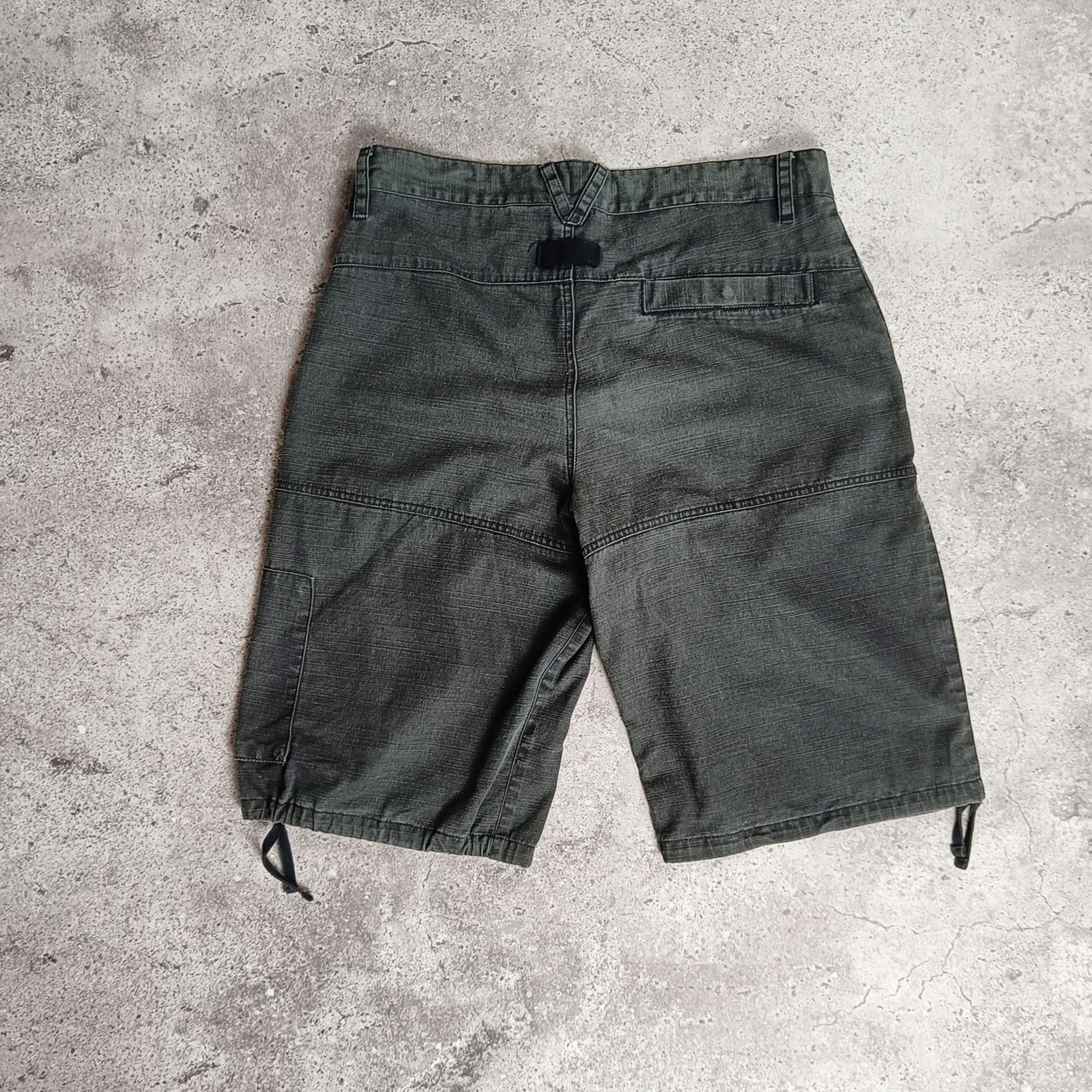 Nike Nike vintage cargo shorts Size US 33 - 4 Thumbnail