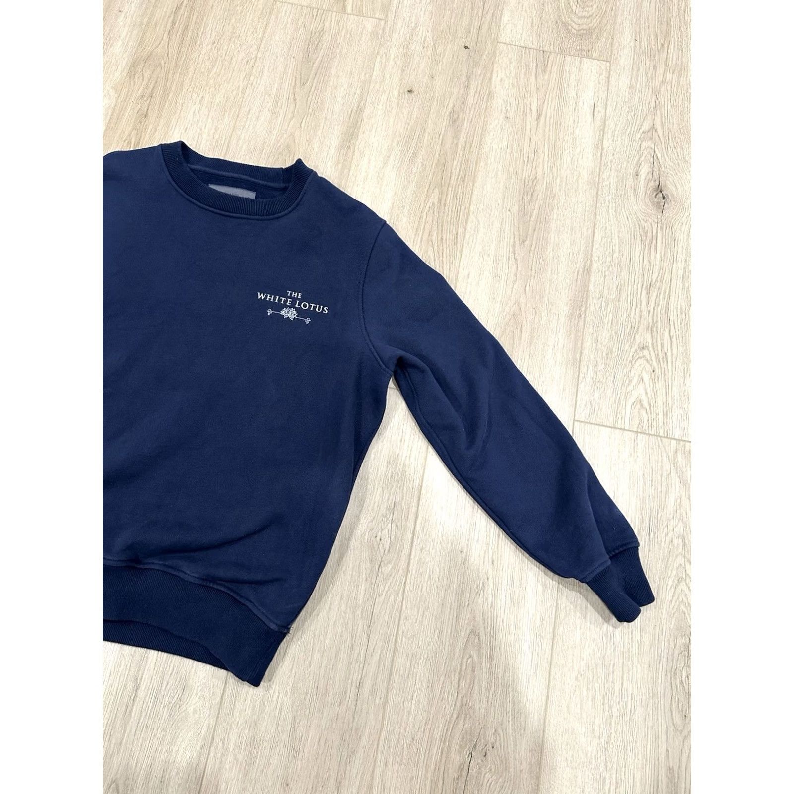 Abercrombie & Fitch Abercrombie White Lotus Sweatshirt Adult Small Navy Unisex Size S / US 4 / IT 40 - 2 Thumbnail