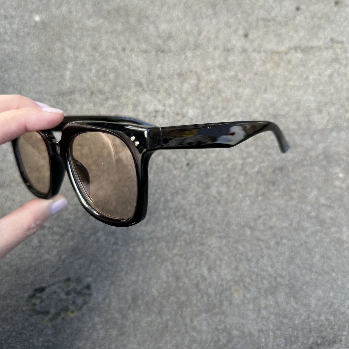 Vintage SUNGLASSES BRAND NEW CLASSIC RETRO VINTAGE YT605-04 Size ONE SIZE - 2 Thumbnail