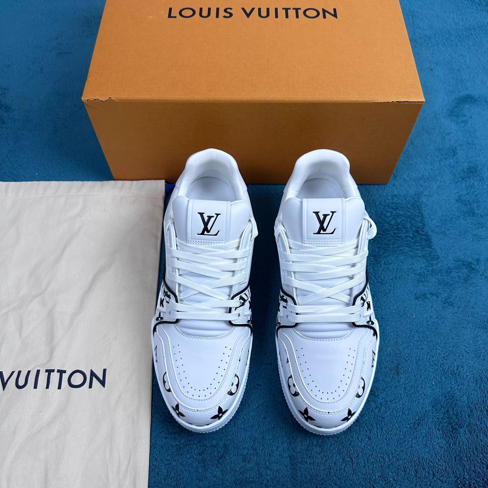 Louis Vuitton LV Trainer 25 Cowhide Logo Print Low Sneaker White 7.5/41.5 Size US 8.5 / EU 41-42 - 1 Thumbnail