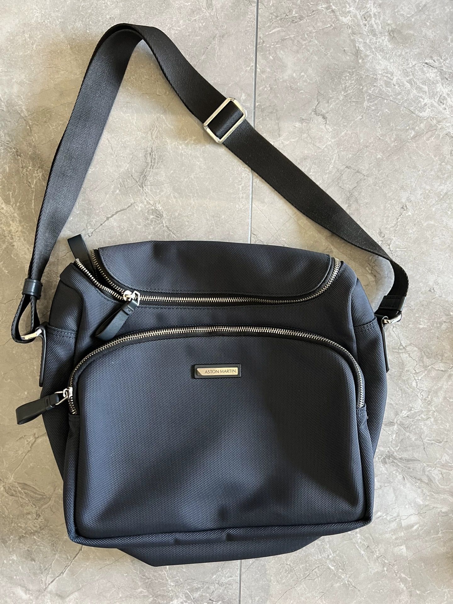 Japanese Brand Aston Martin Single Shoulder Bag Size ONE SIZE - 1 Thumbnail