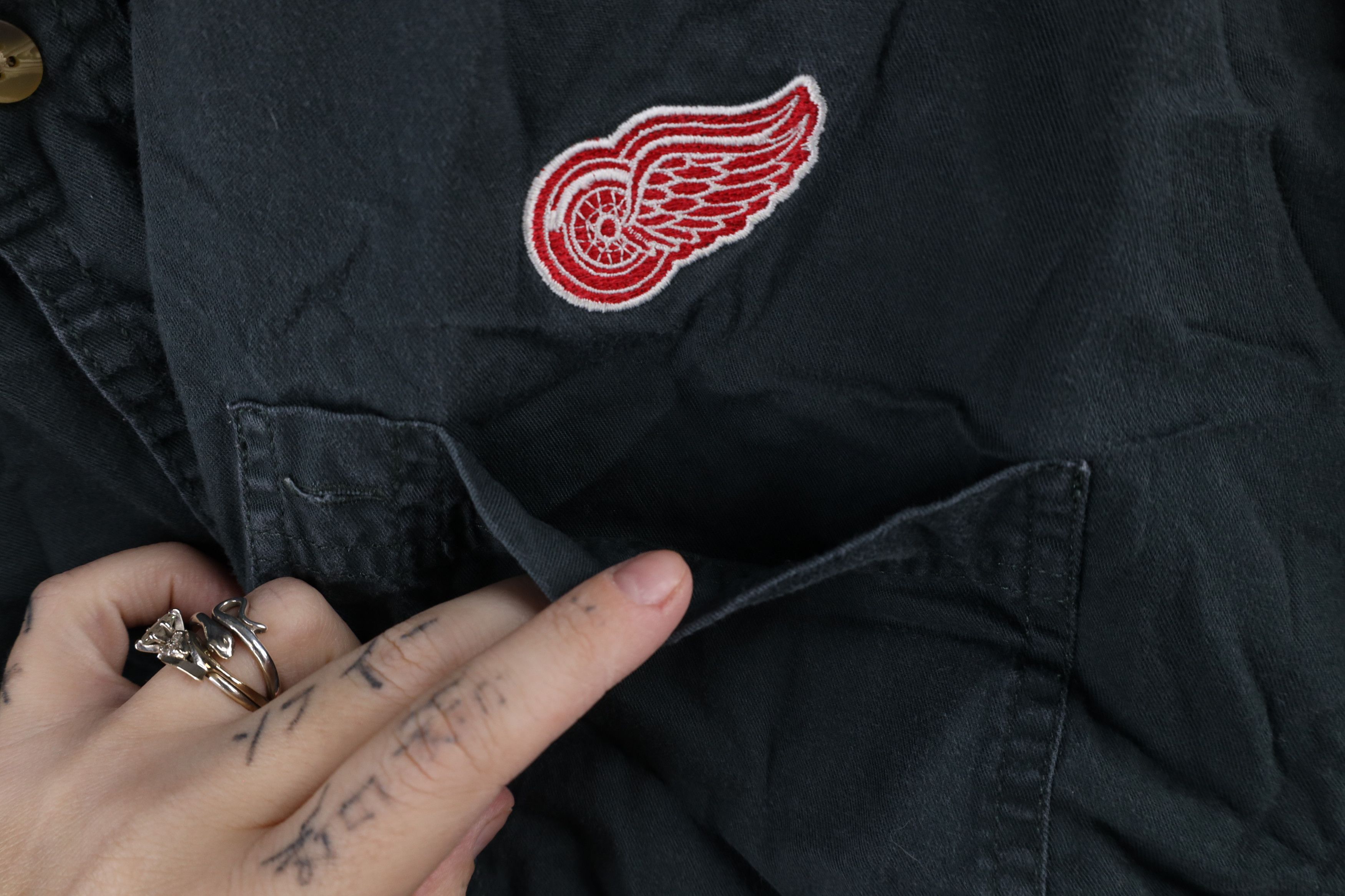 Vintage Vintage 90s Detroit Red Wings Hockey Button Down Shirt Gray Size US XXL / EU 58 / 5 - 5 Thumbnail