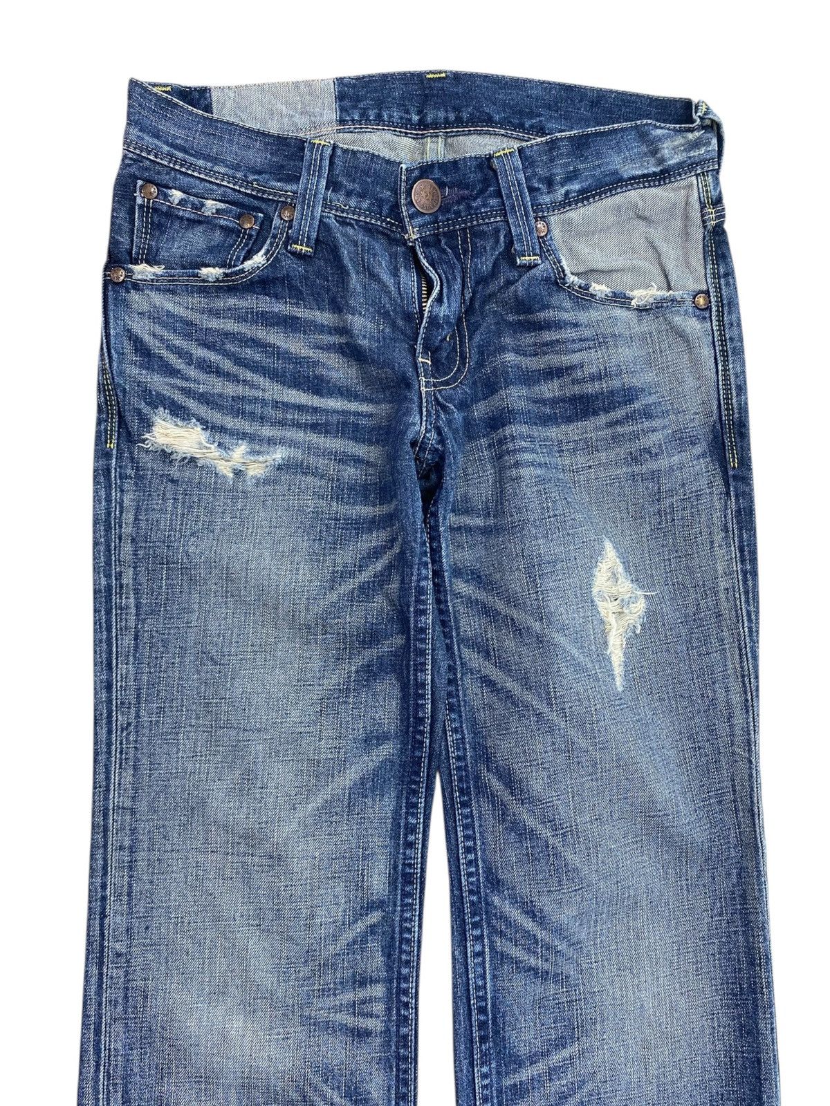 Levi's Vintage Levi’s Faded Blue Wash Style Ripped Jeans Size US 28 / EU 44 - 2 Thumbnail