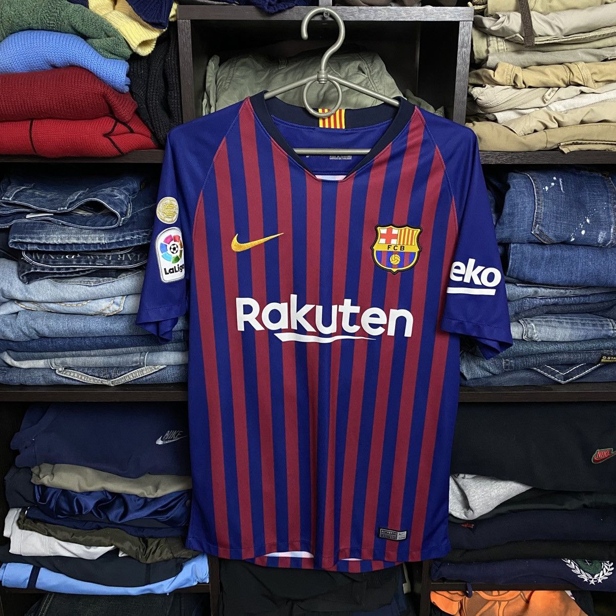 Nike Mens Nike FC Barcelona Origi 69 Player 2018 soccer jersey Size US S / EU 44-46 / 1 - 1 Thumbnail