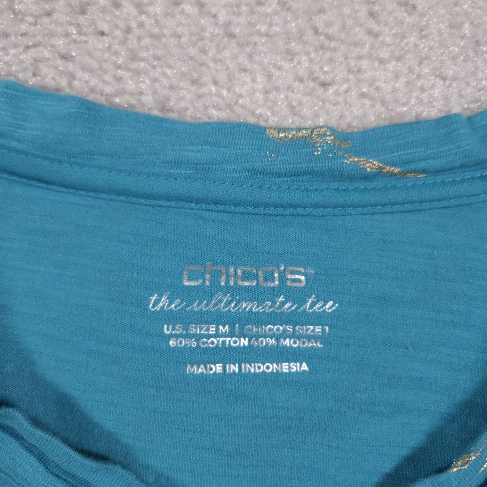 Vintage Chicos Shirt Womens Medium Blue Gold Bird Print V Neck Ultimate Tee Short Sleeve Size M / US 6-8 / IT 42-44 - 4 Thumbnail