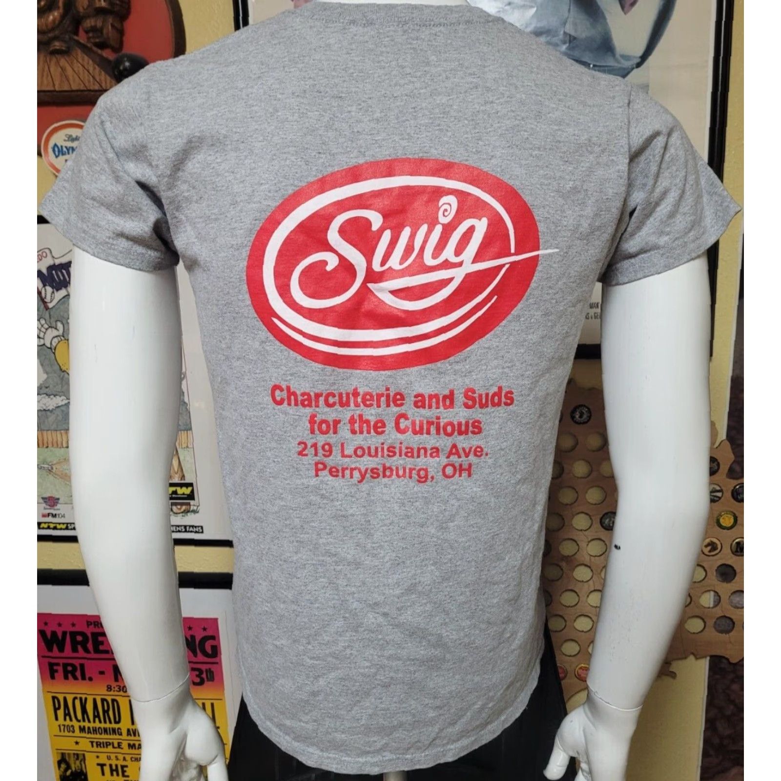 Gildan Womens T Shirt Medium Gray Swig Bar & Restaurant Perrysburg OH Shirt Womens M Gray Swig Bar & Restaurant 90% Cotton 10% Polyester Size M / US 6-8 / IT 42-44 - 3 Thumbnail