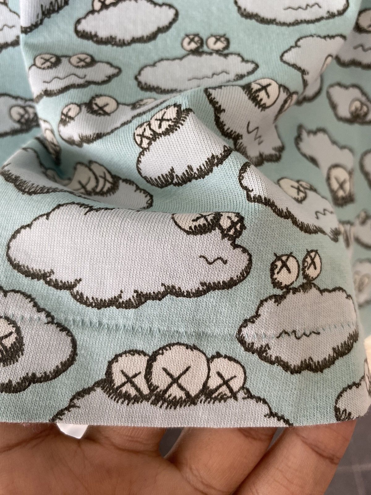 Vintage Rare Uniqlo X Kaws Fullprint Tshirt Size US L / EU 52-54 / 3 - 13 Thumbnail