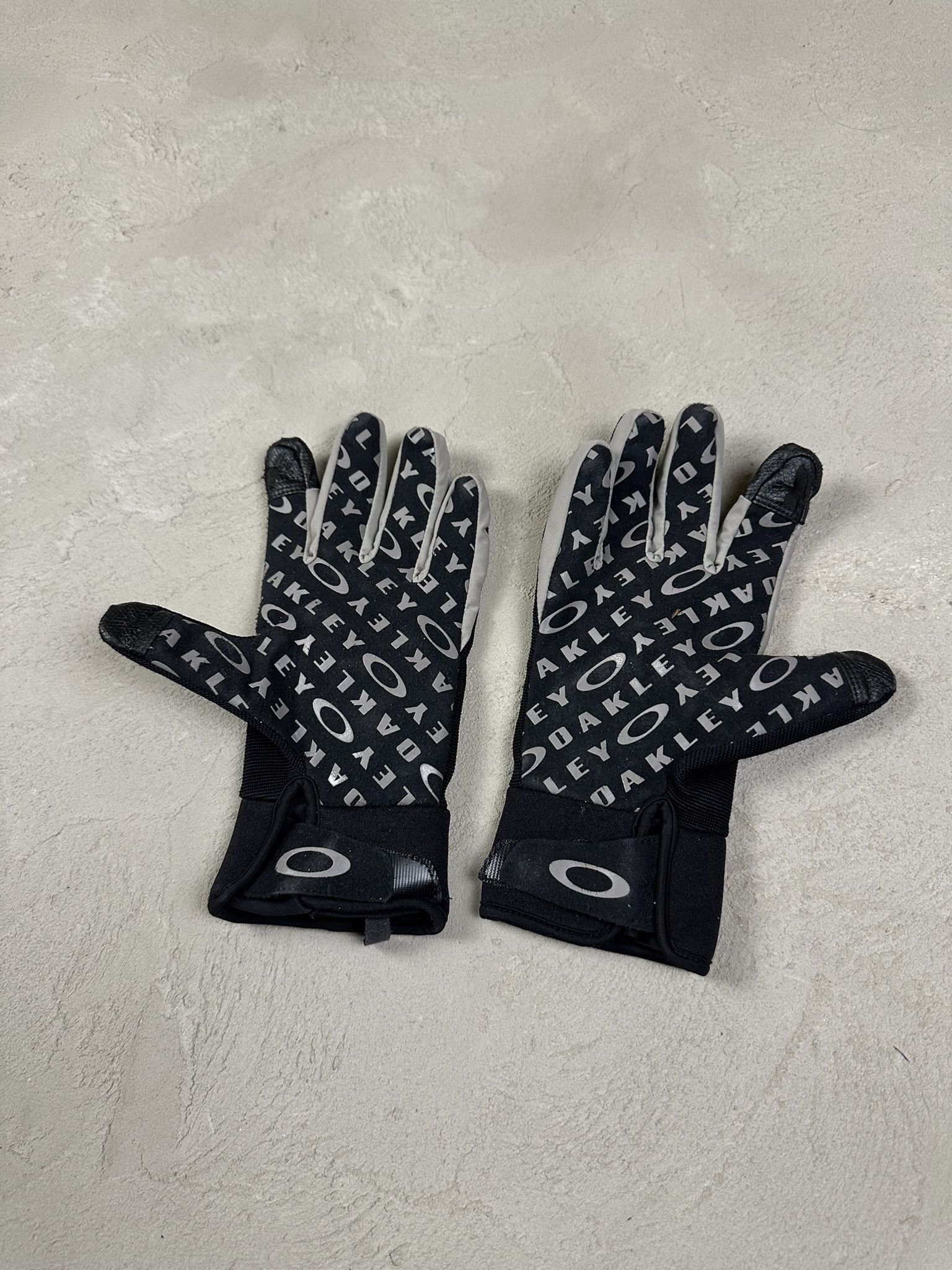Oakley Vintage Y2k Oakley Circle Logo Gloves Size ONE SIZE - 3 Thumbnail