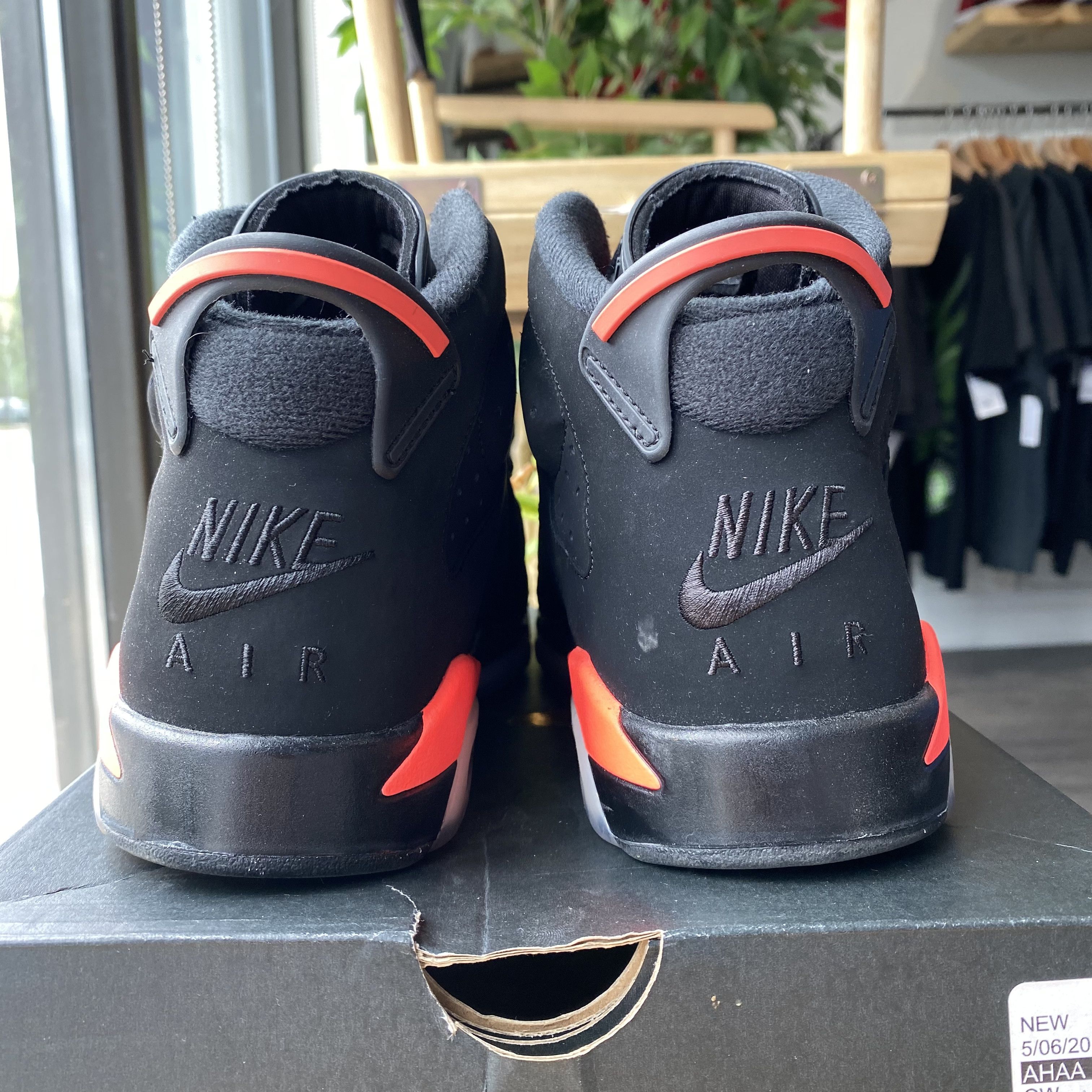 Jordan Brand Jordan 6 Retro Black Size US 7 / EU 40 - 3 Thumbnail