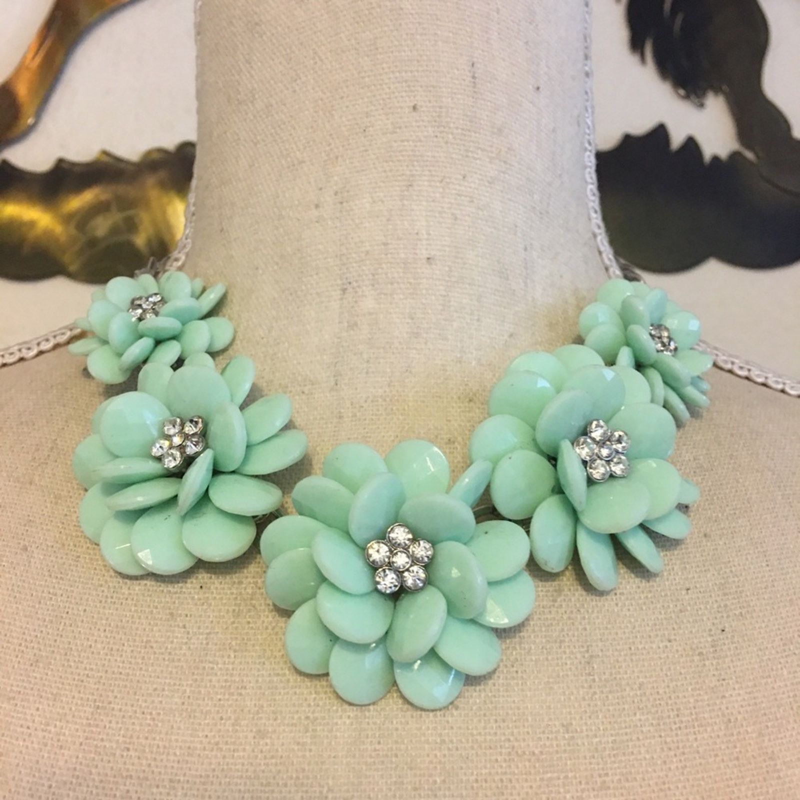 Jewelry Faceted mint floral cluster rhinestone necklace Size ONE SIZE - 1 Thumbnail