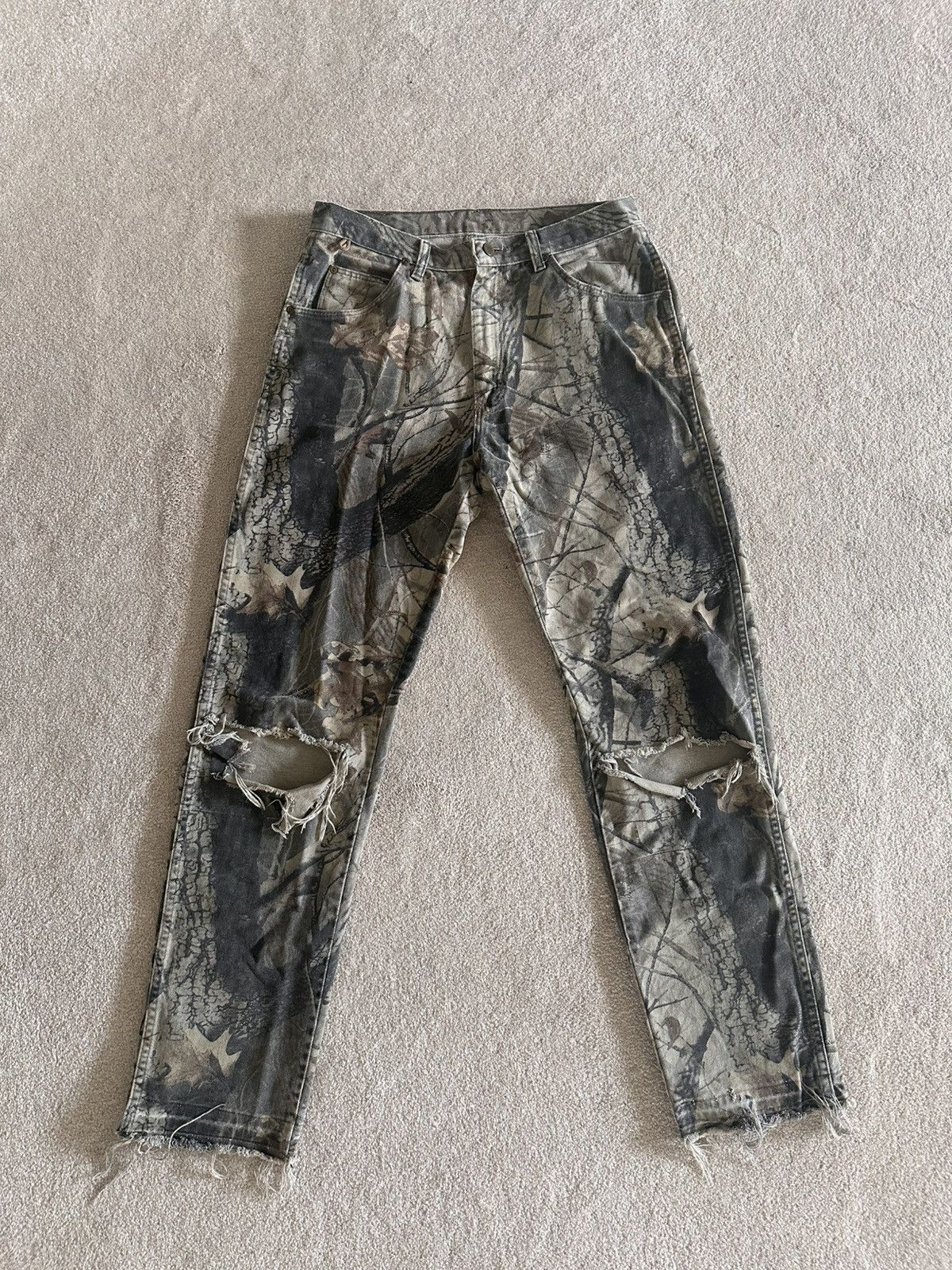 Wrangler Vintage Distressed Real Tree Camo Pants Size US 32 / EU 48 - 1 Thumbnail