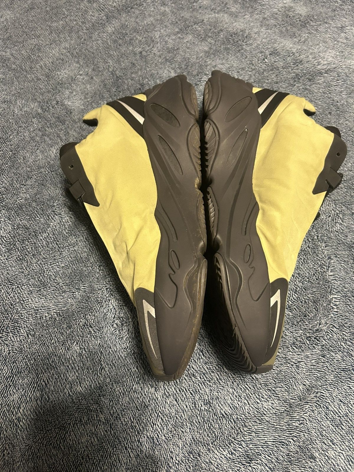 Yeezy Yeezy 700 mnvn resin 9/10 condition Size US 10.5 / EU 43-44 - 3 Thumbnail