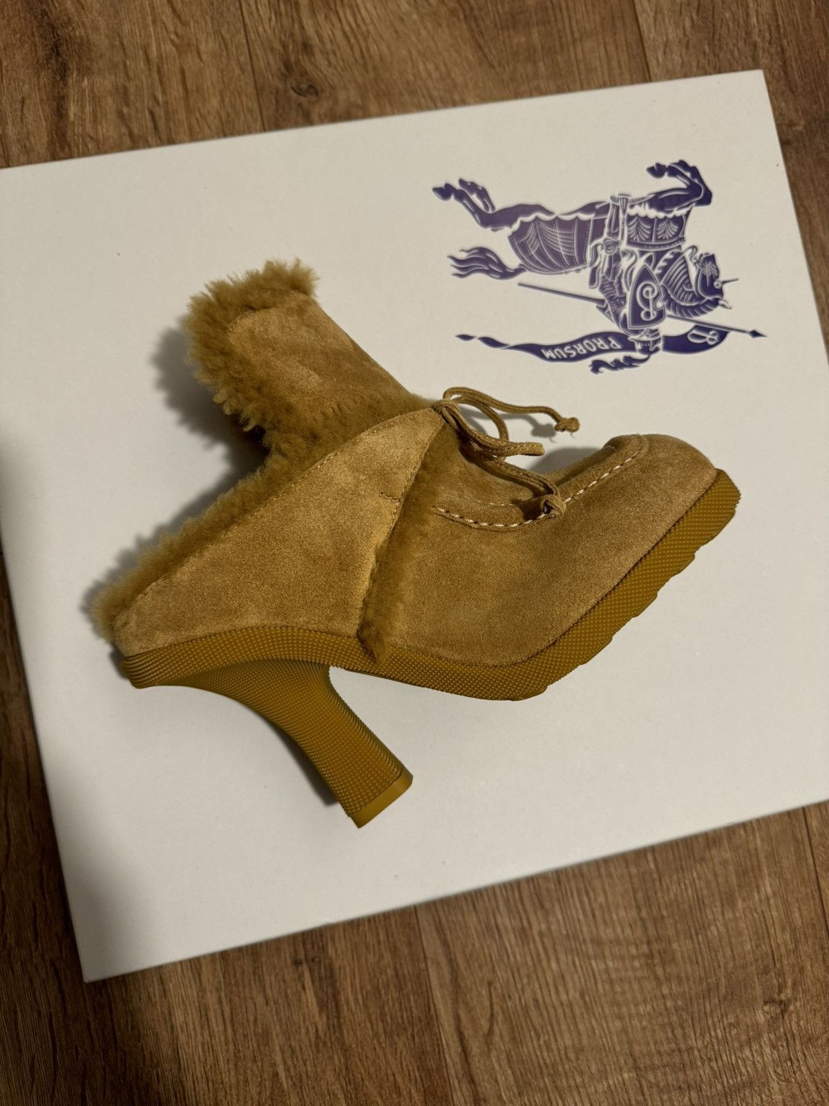 Burberry Burberry shearling boots-mules brown-mustard, size 35 It Size US 5 / IT 35 - 1 Thumbnail