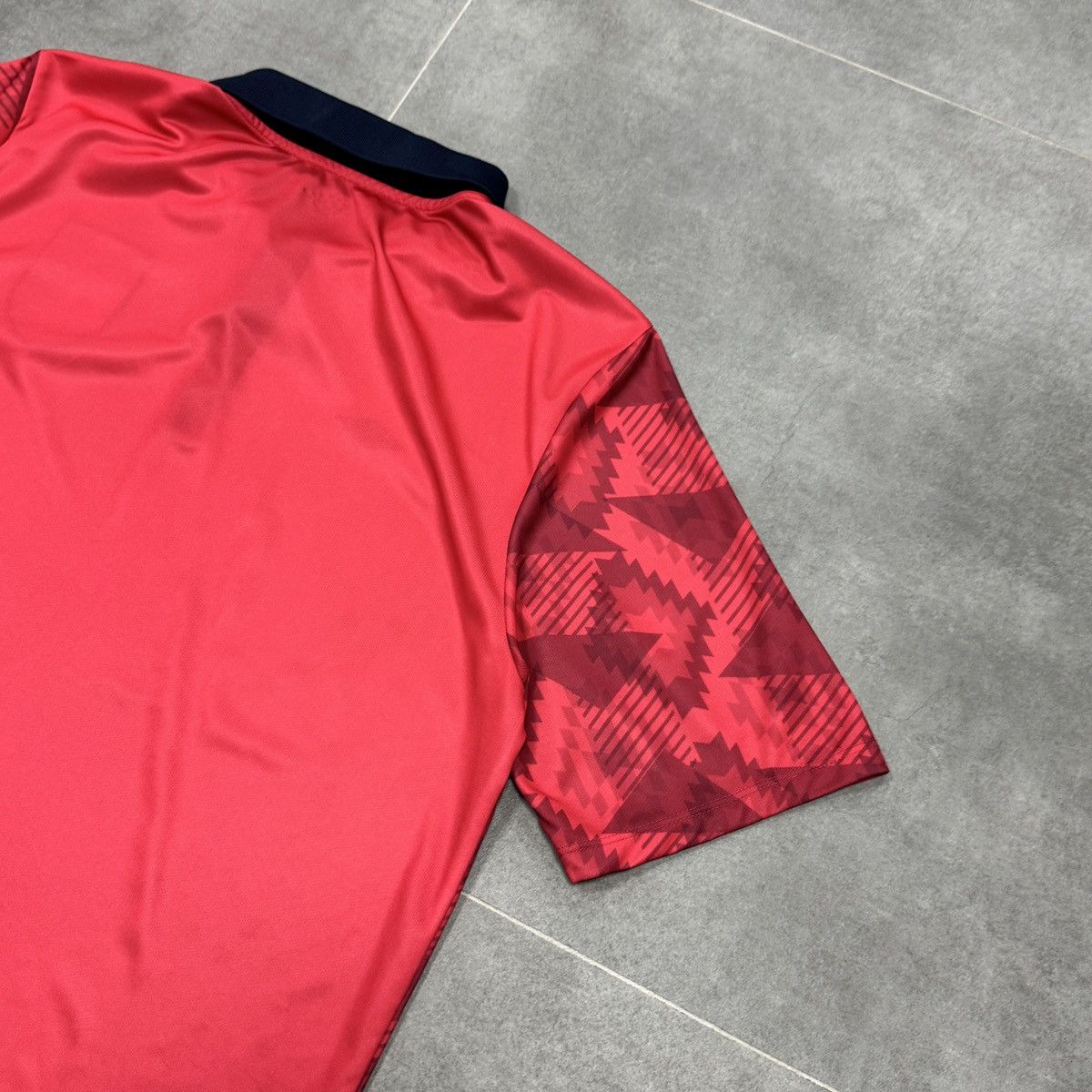 Umbro Umbro England National Team 2018 Retro Soccer Jersey Size L Size US L / EU 52-54 / 3 - 19 Thumbnail