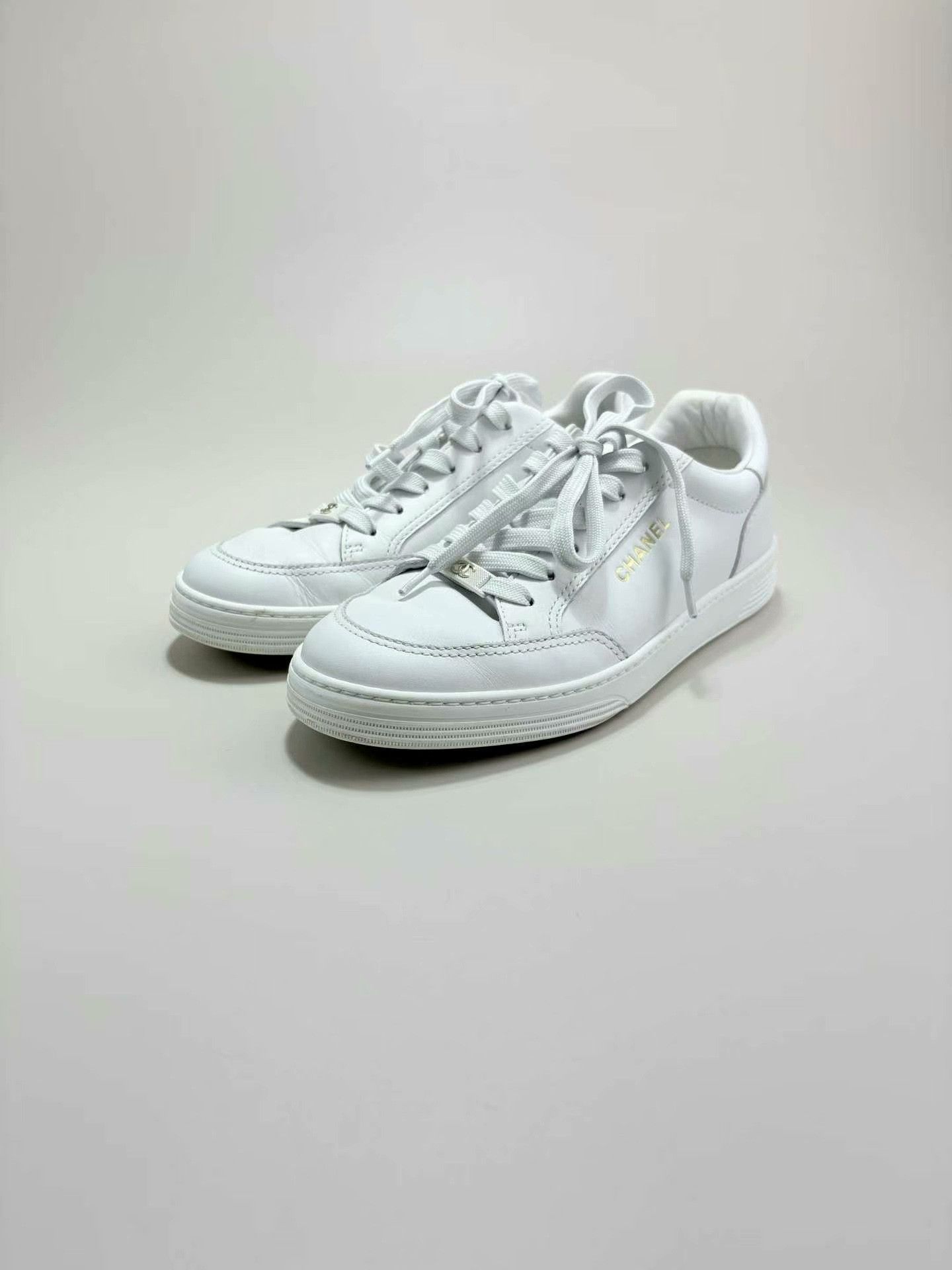 Chanel CHANEL Logo White Sneakers Size US 8 / IT 38 - 1 Thumbnail