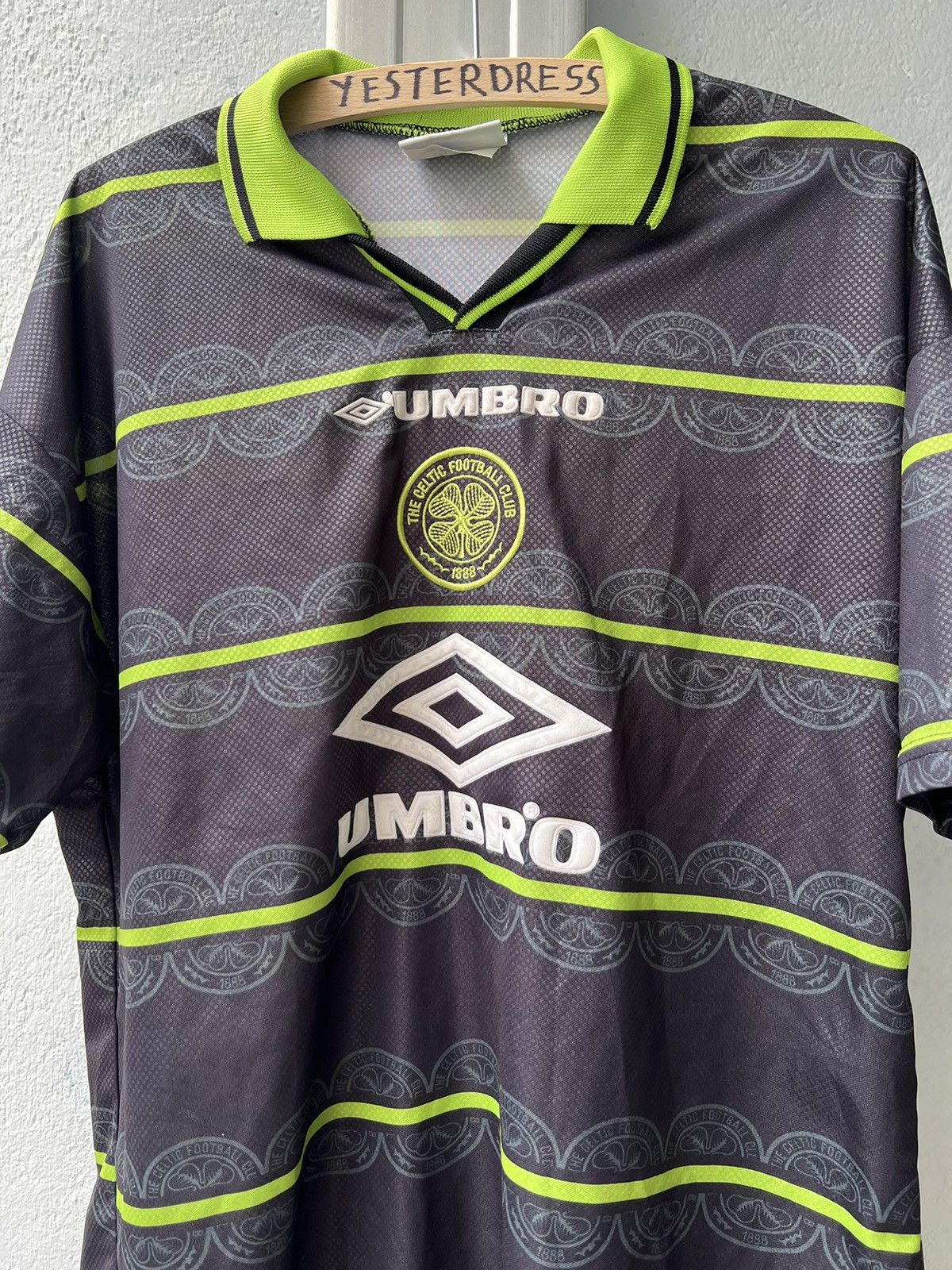 Umbro Vintage Celtic 1998 Away Shirt Size US L / EU 52-54 / 3 - 2 Thumbnail