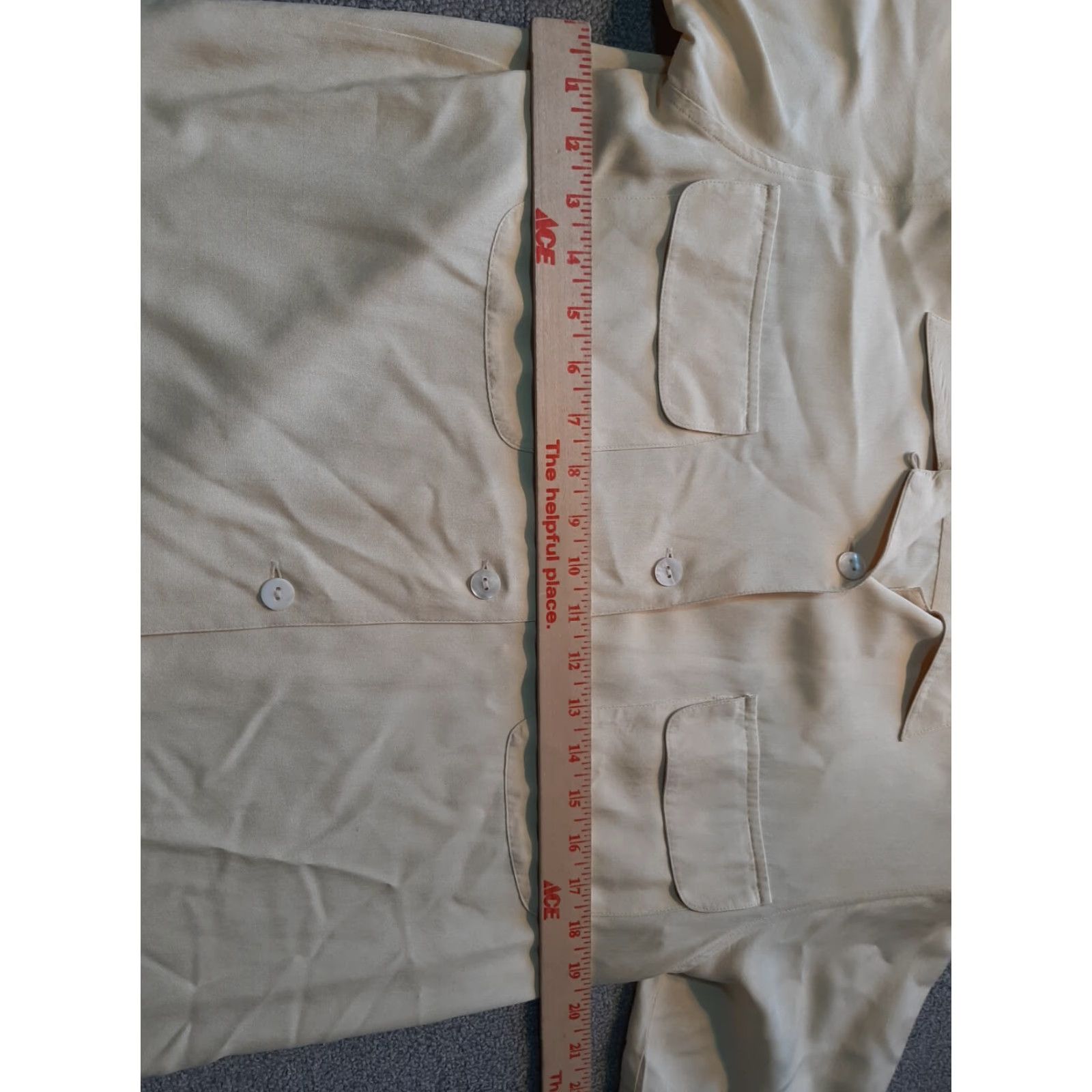 Vintage Anna Gray Short Sleeve Top Silk Button-Up Padded Shoulders Pocket Womens Small S Beige Shirt Size S / US 4 / IT 40 - 5 Thumbnail