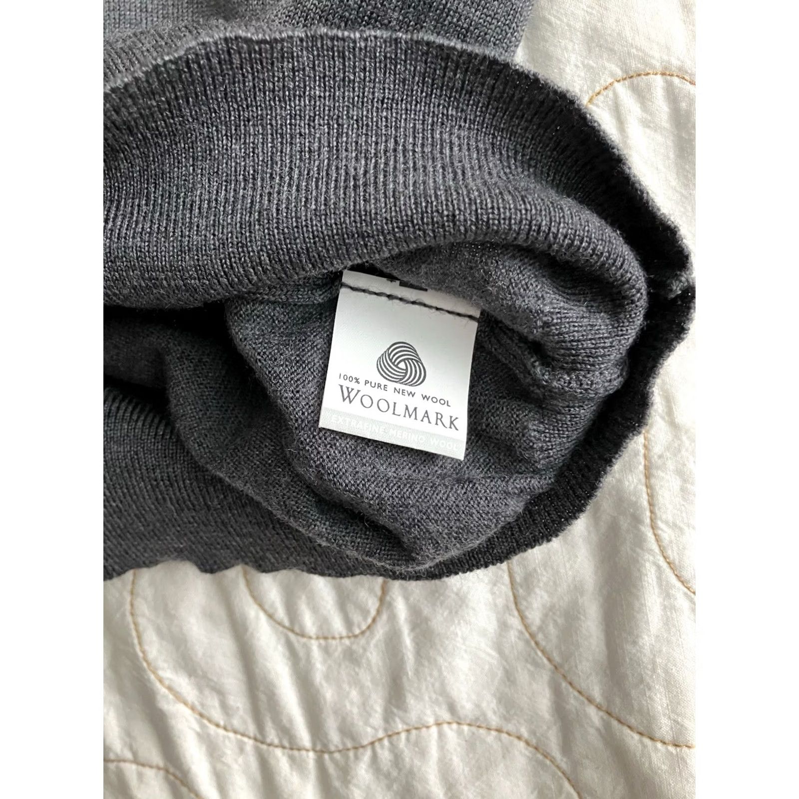 Vintage Kirkland Signature Sweater Gray V-Neck Wool Merino 100% Extra Fine Medium Men Pullover Long Sleeve Solid Tight-Knit Regular Fall Winter Spring Size US M / EU 48-50 / 2 - 5 Thumbnail