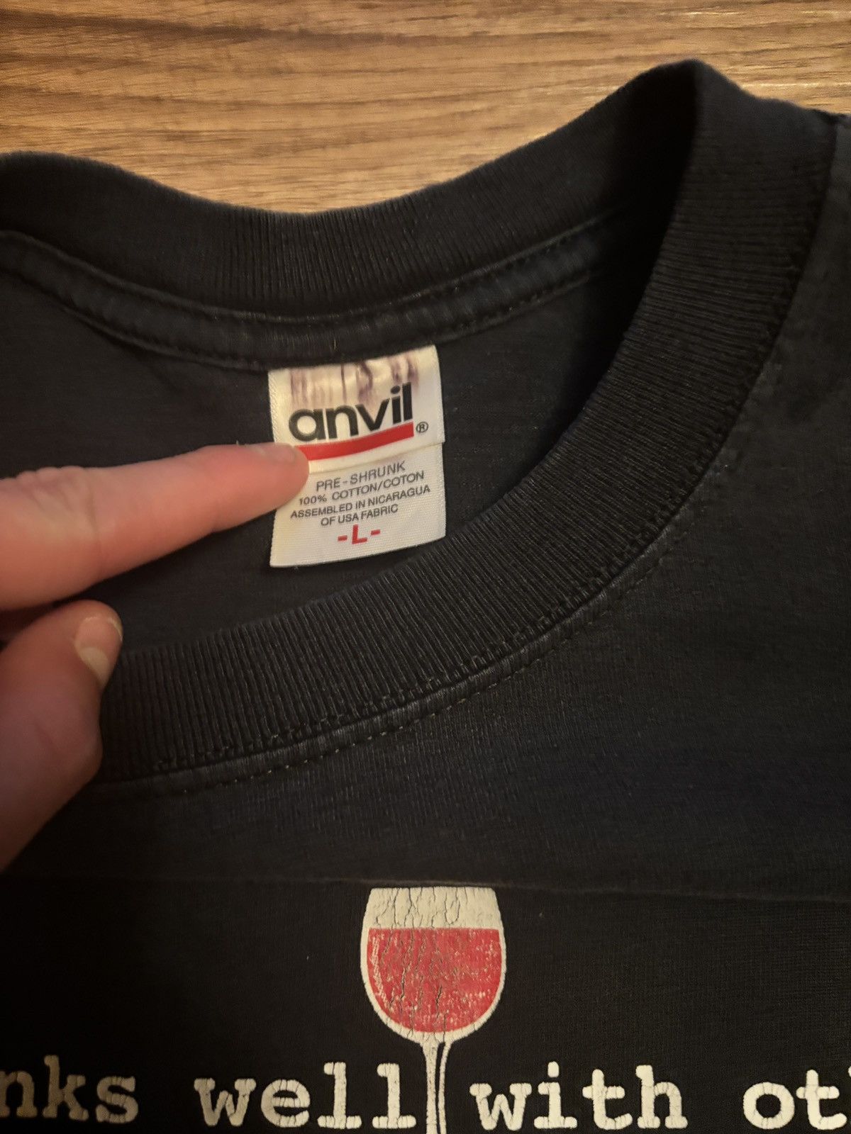 Anvil × Vintage Vintage funny “Drinks well with others” graphic t-shirt Size US L / EU 52-54 / 3 - 3 Thumbnail