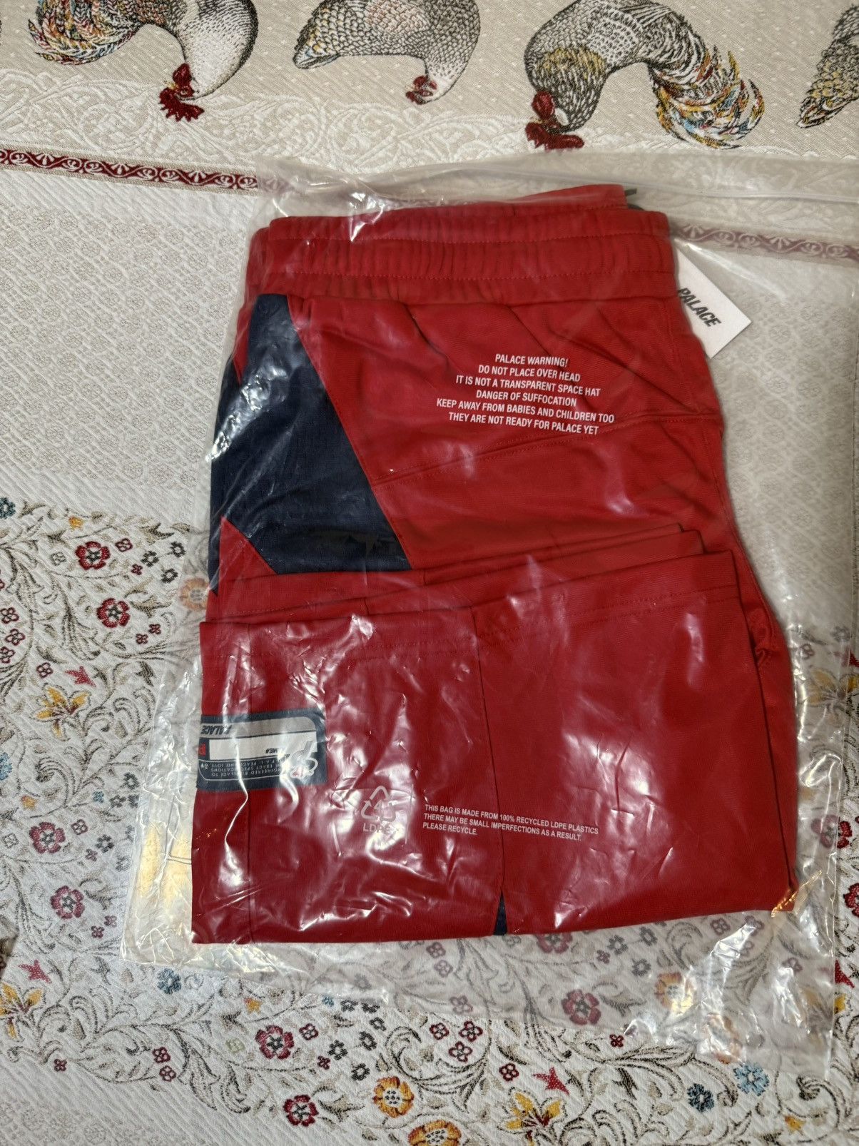 Palace PALACE SKATEBOARDS MESH TEAM SHORT In RED MEN’S SIZE LARGE Size US 34 / EU 50 - 7 Thumbnail