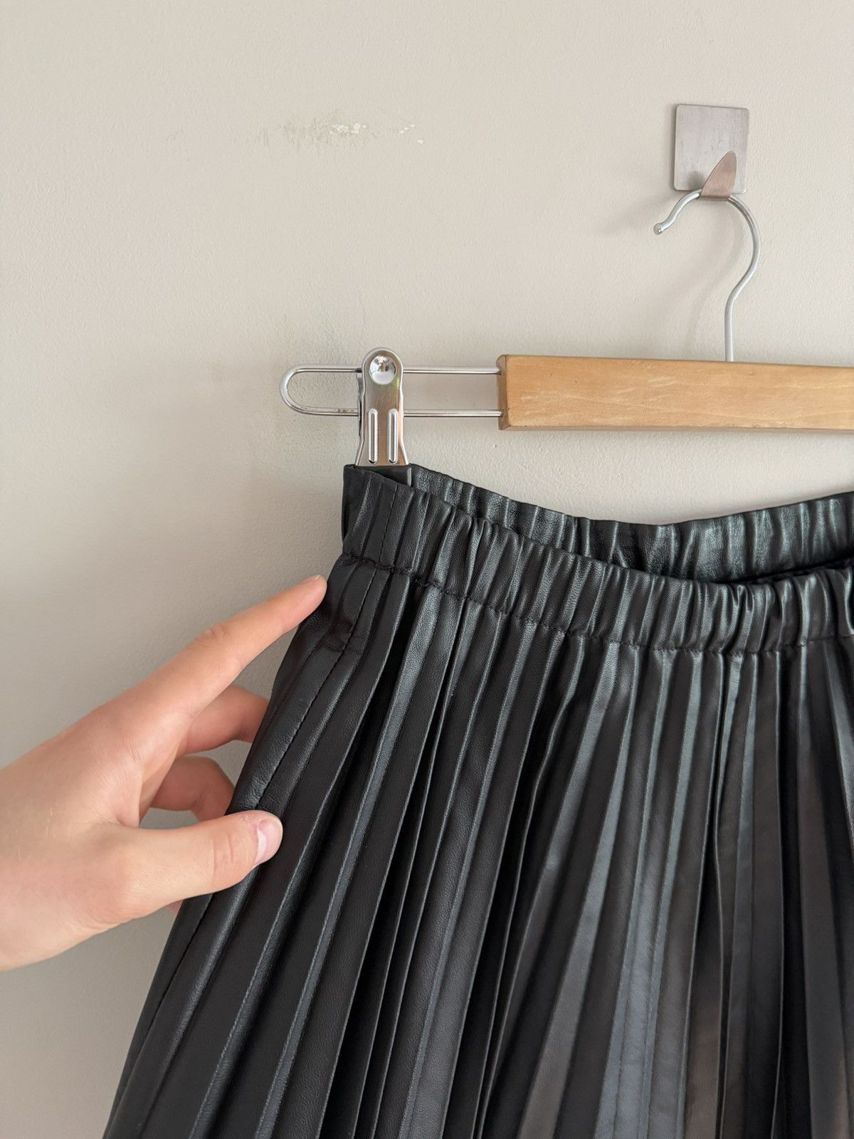Vintage Genuine Leather Pleated Mini Skirt Size 28" / US 6 / IT 42 - 2 Thumbnail