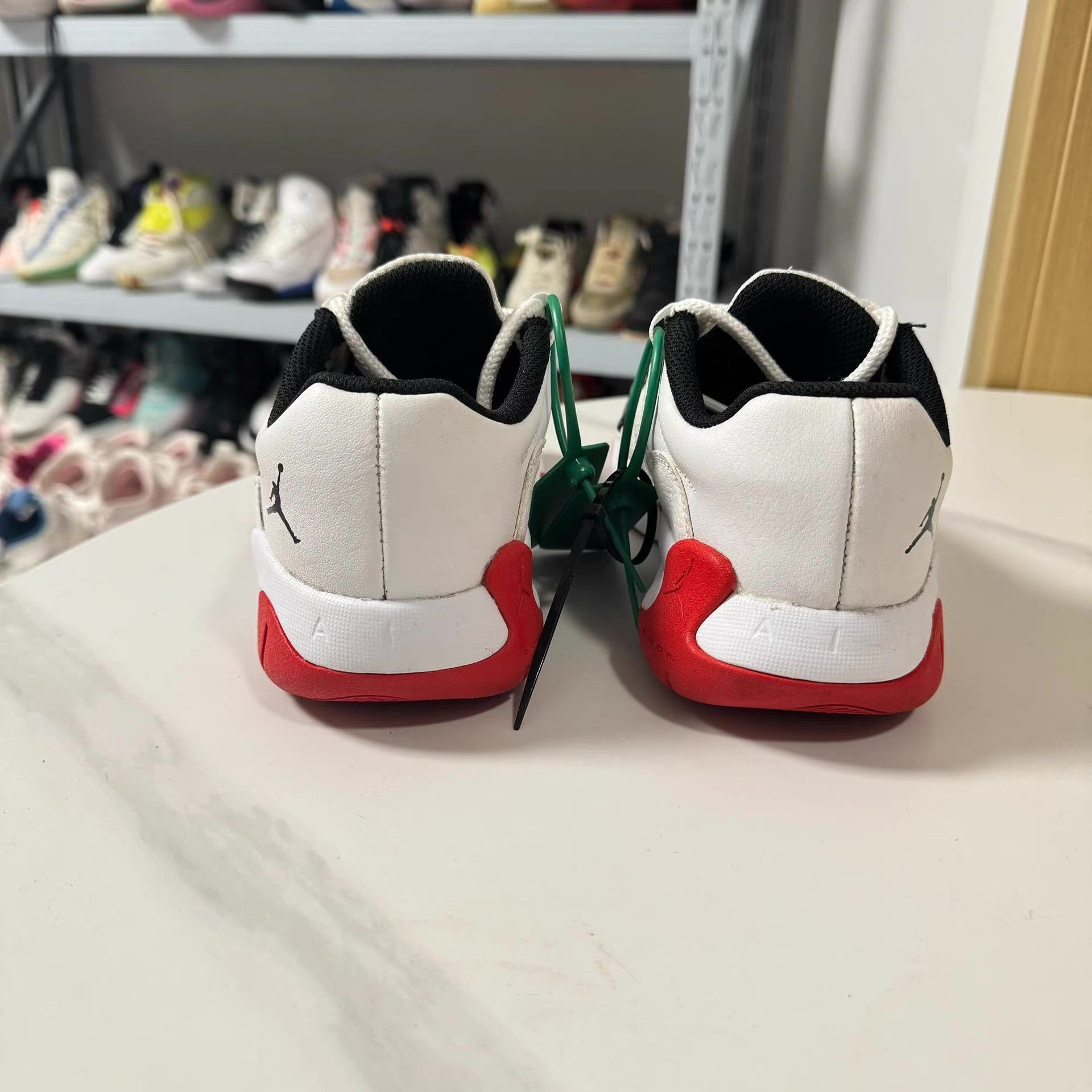 Nike Air Jordan CMFT 11 GS, shock-absorbent and non-slip Q10 Size US 6.5 / IT 36.5 - 3 Thumbnail