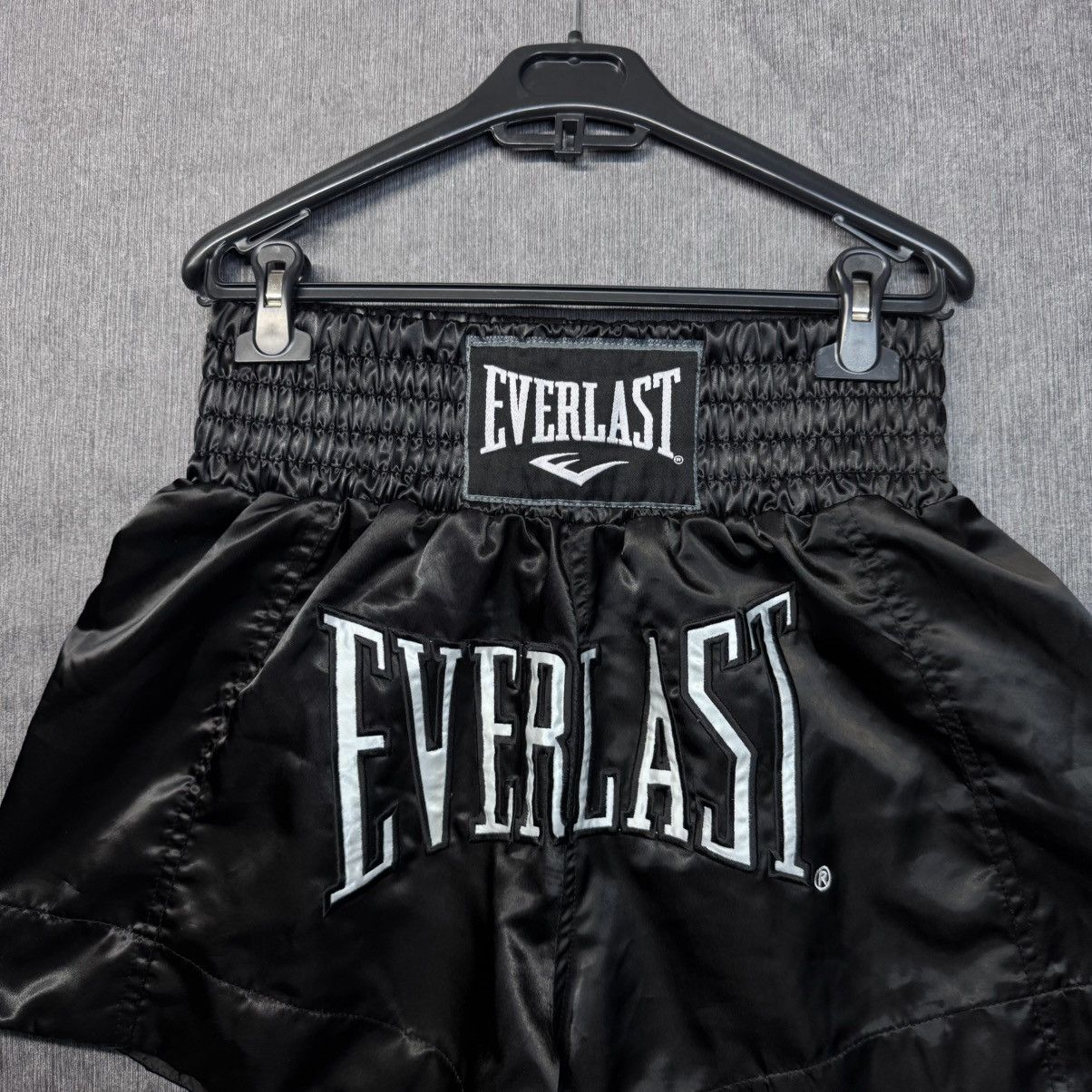 UFC EVERLAST BLACK BOXING MUAY THAI KICKBOXING SHORTS Size US 32 / EU 48 - 2 Thumbnail