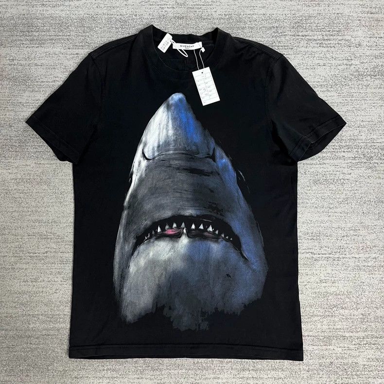 Givenchy Givenchy Shark Short Sleeve Size US S / EU 44-46 / 1 - 1 Thumbnail