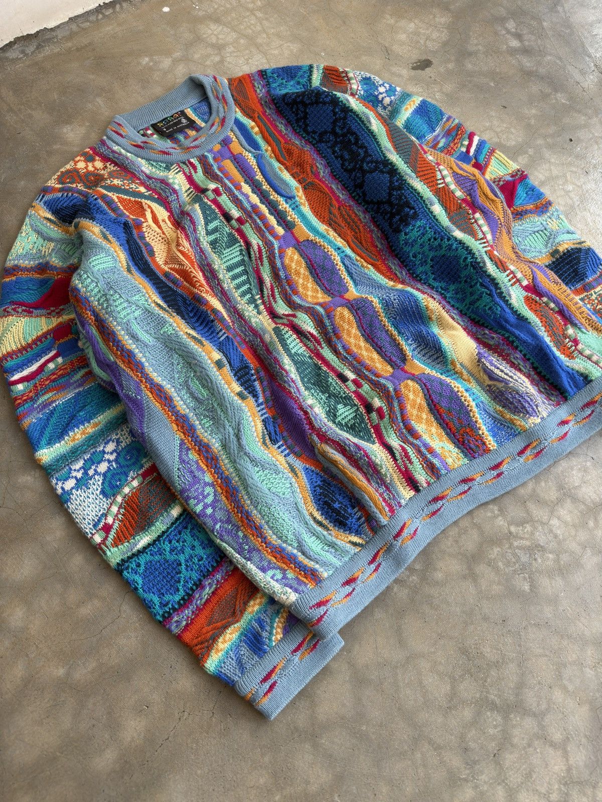 Coogi Coogi Australia 3d knit sweater size tagged S fits L/XL Size US L / EU 52-54 / 3 - 2 Thumbnail