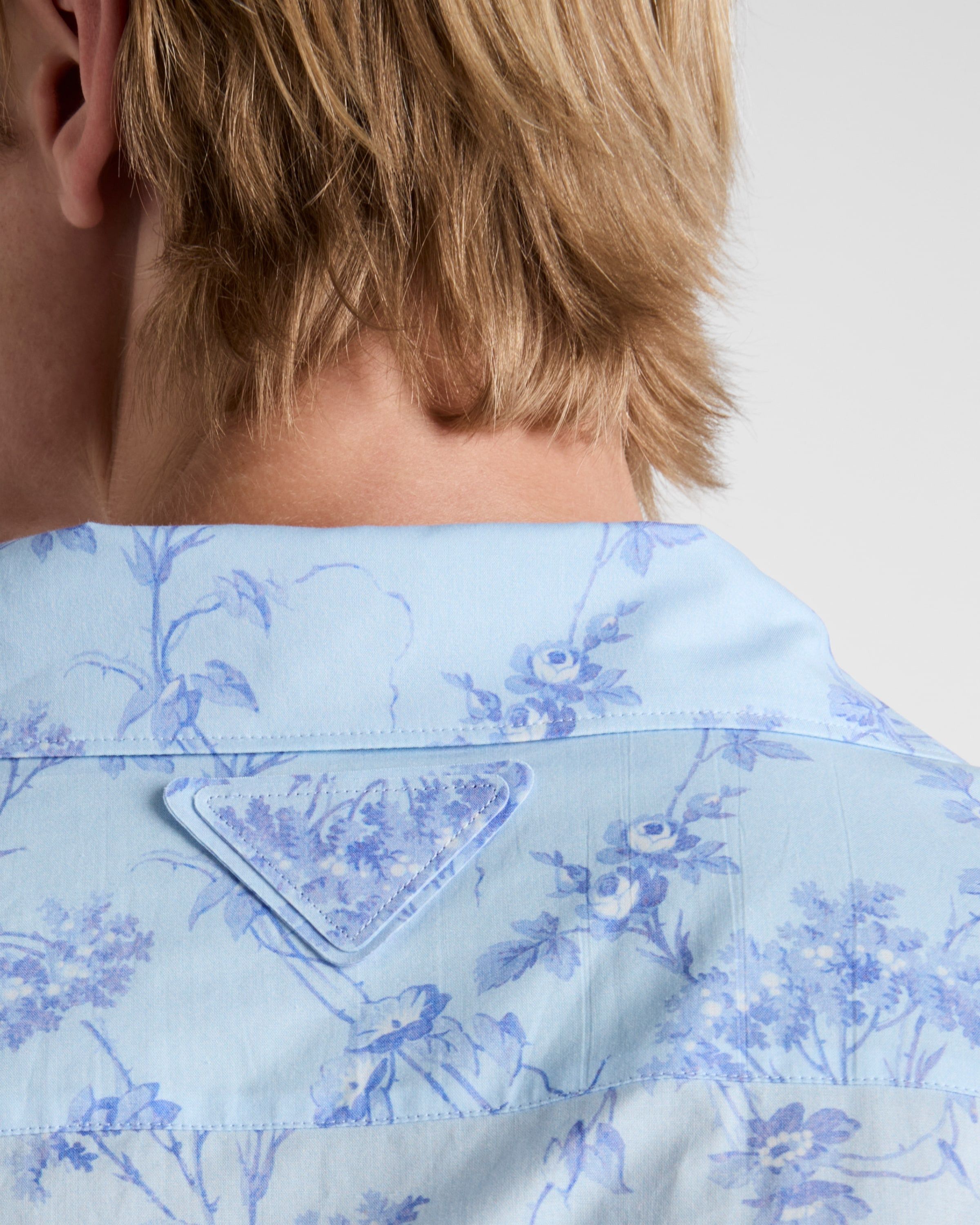 Prada o1bcso1str1025 Short-Sleeved Printed Cotton Shirt in Blue Size US S / EU 44-46 / 1 - 6 Thumbnail