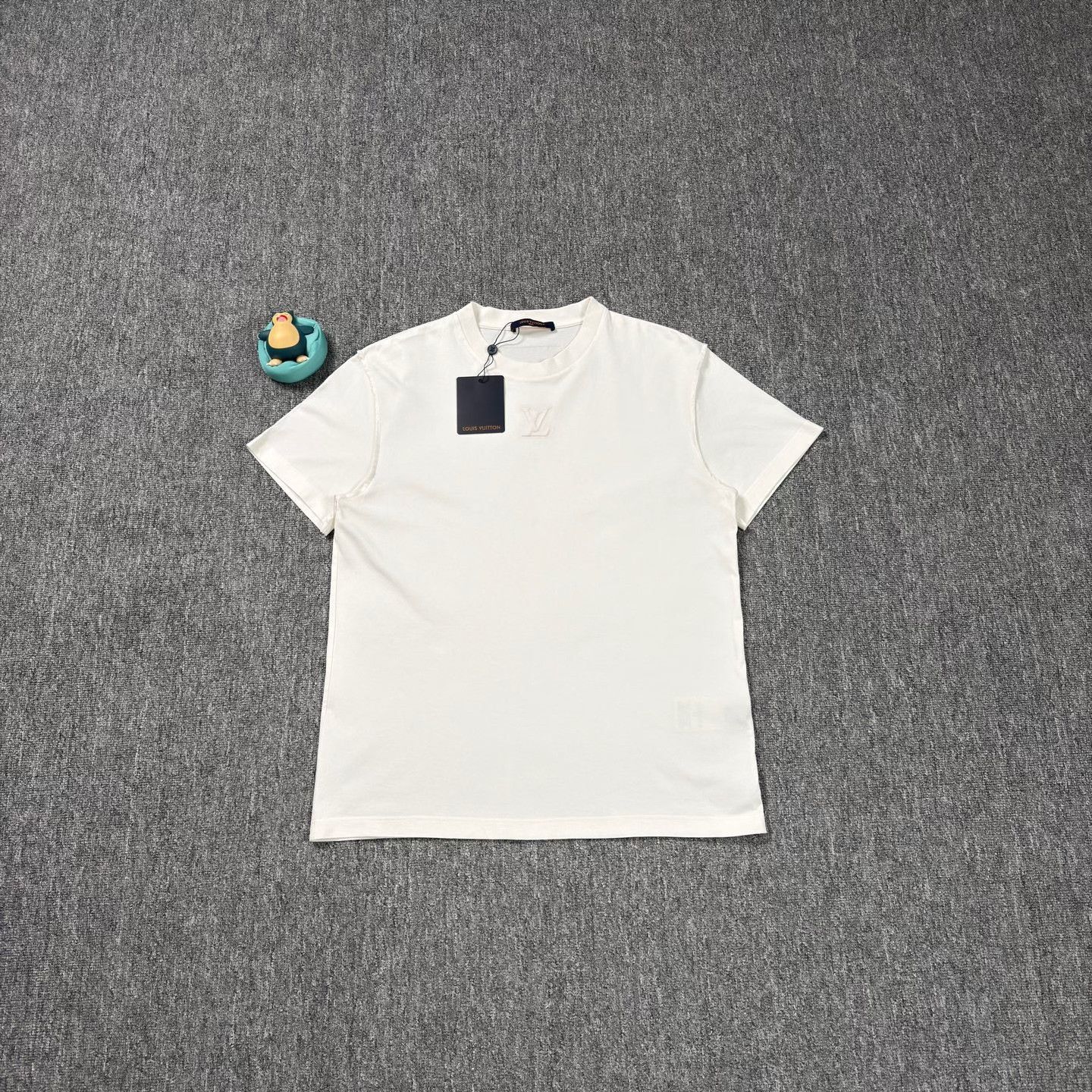 Louis Vuitton LV 25 White Embossed Logo T-shirt Size US M / EU 48-50 / 2 - 1 Thumbnail