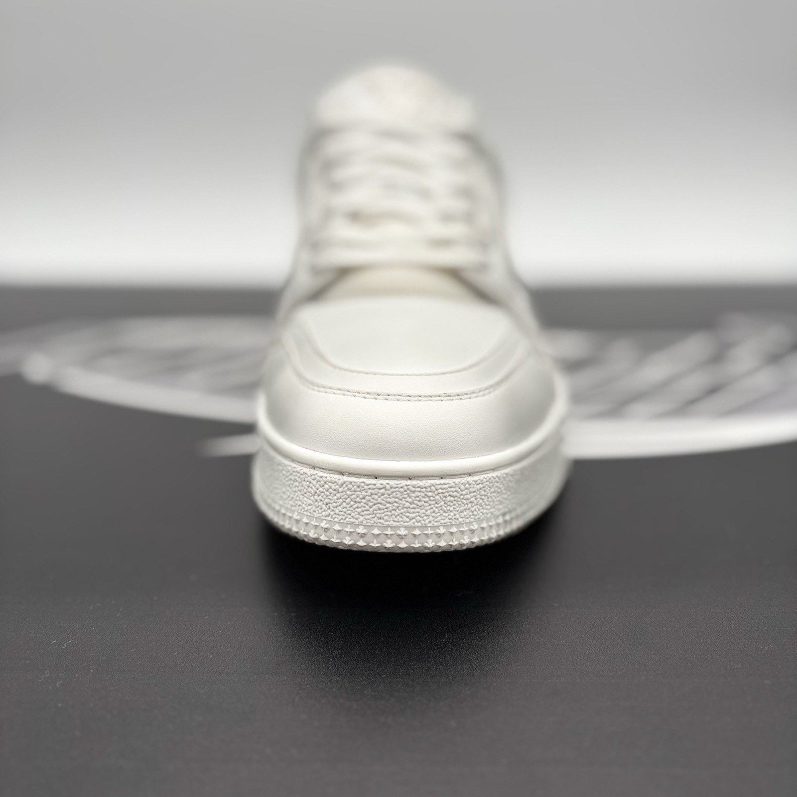 Louis Vuitton Louis Vuitton Trainer ' White ' | EXCELLENT CONDITION! Size US 8.5 / EU 41-42 - 17 Thumbnail