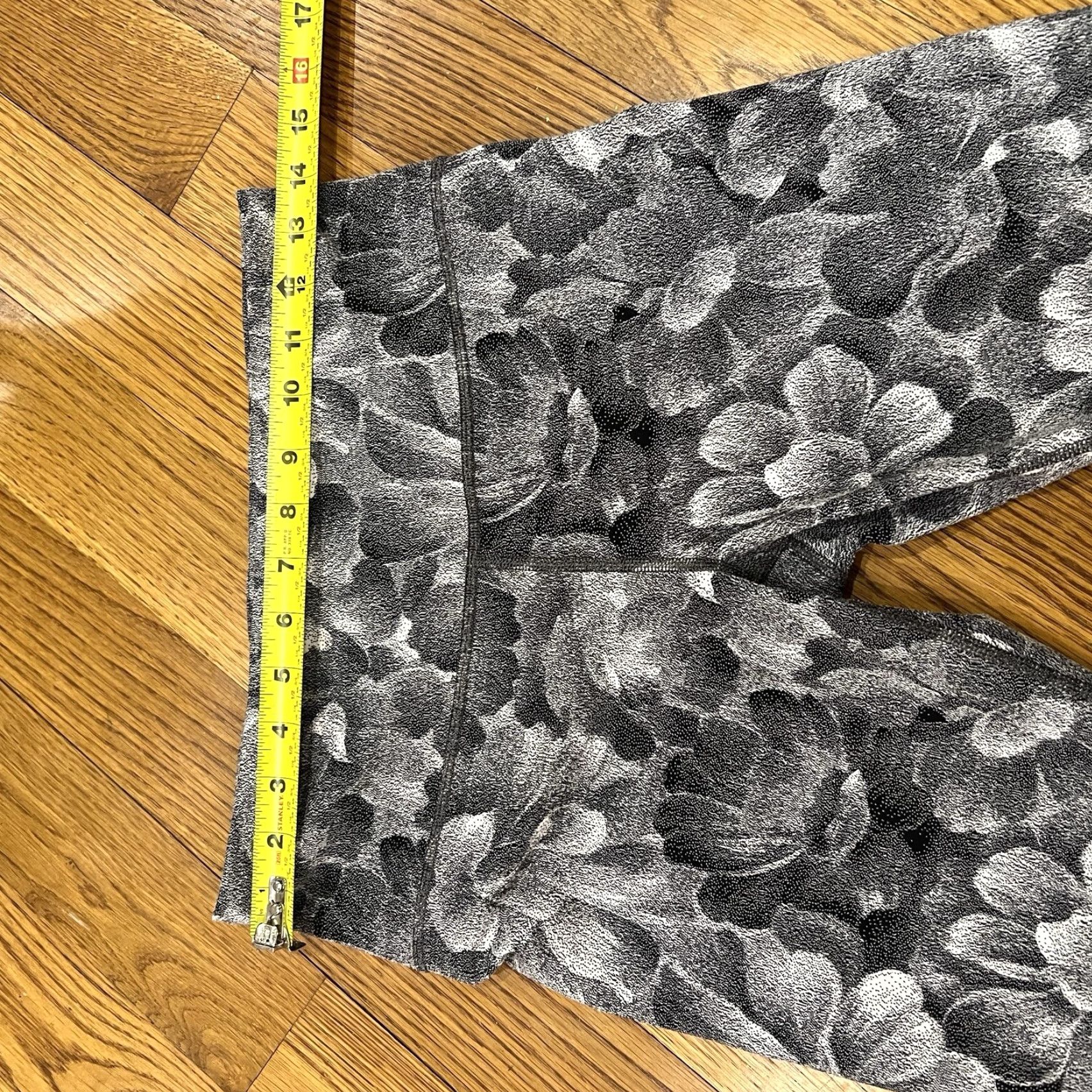 Athleta VINTAGE Athleta Women's Pants Skinny Leg Textured Tights Bohemian Floral Mid Rise Size Medium Chakra Floral Black/Seasalt Size ONE SIZE - 3 Thumbnail