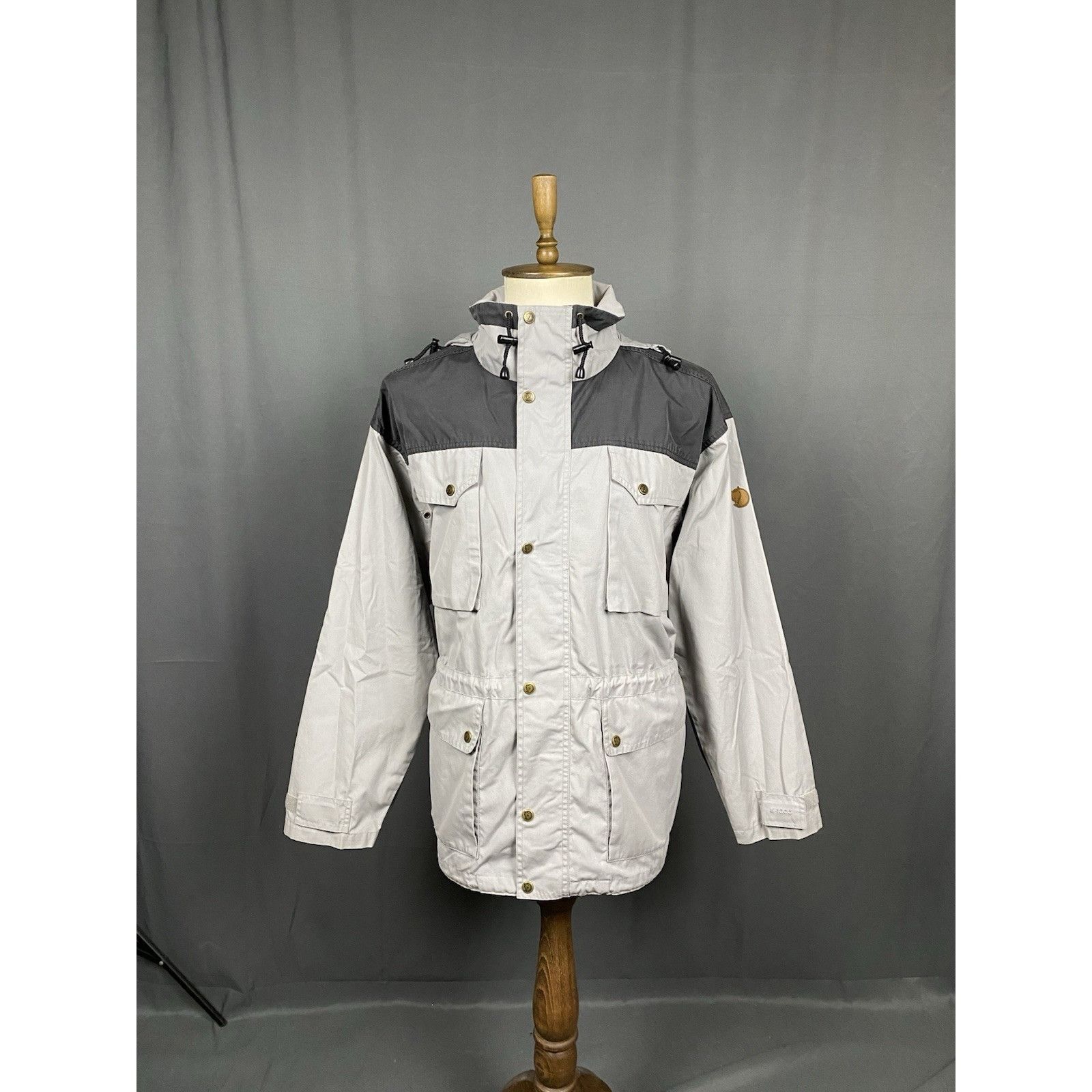 Fjallraven Fjallraven Men's Gray Multipocket Utility Hunting Windbreake Size US L / EU 52-54 / 3 - 3 Thumbnail