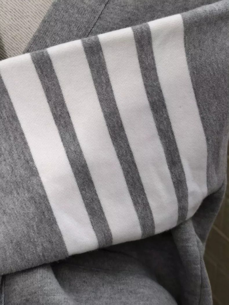 Thom Browne THOM BROWNE38Classic 4-stripe V-neck Cardigan 2502-Nextarro Size XS / US 0-2 / IT 36-38 - 8 Thumbnail