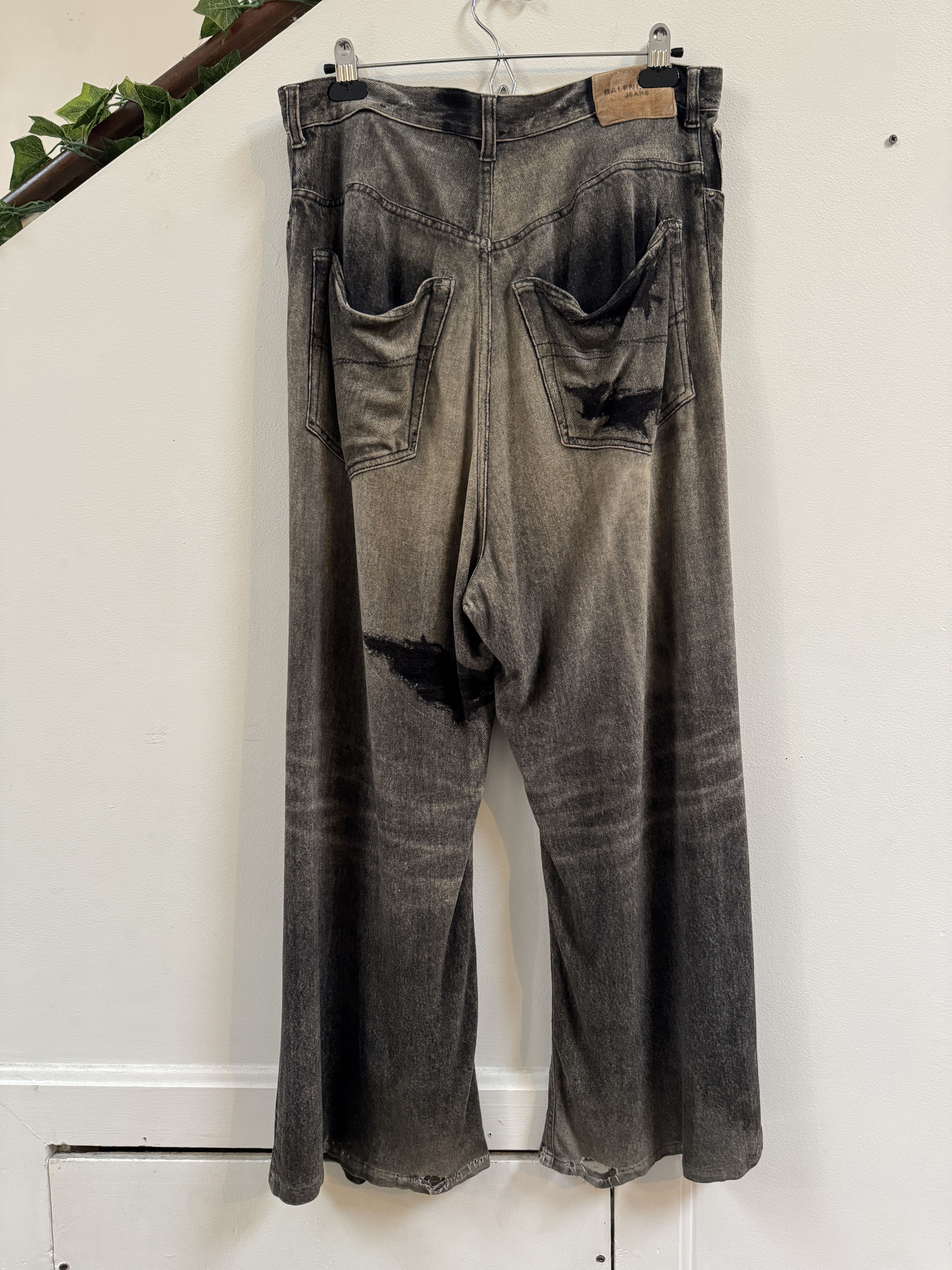 Balenciaga Balenciaga Trompe L'oeil Distressed Sweatpants Size US 32 / EU 48 - 3 Thumbnail