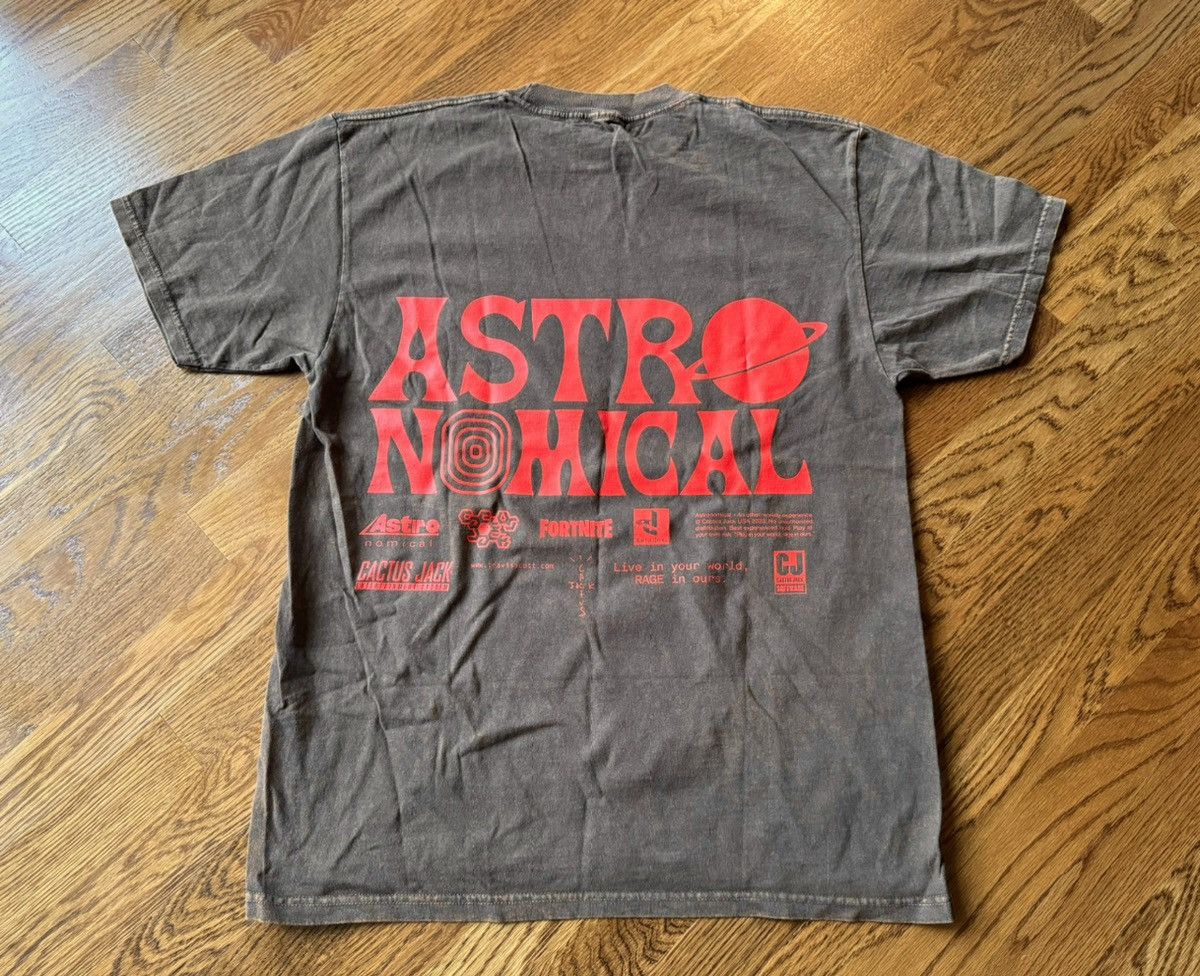 Travis Scott Cactus Jack Fortnite Bleached Brown World Event T-Shirt Size US S / EU 44-46 / 1 - 1 Thumbnail