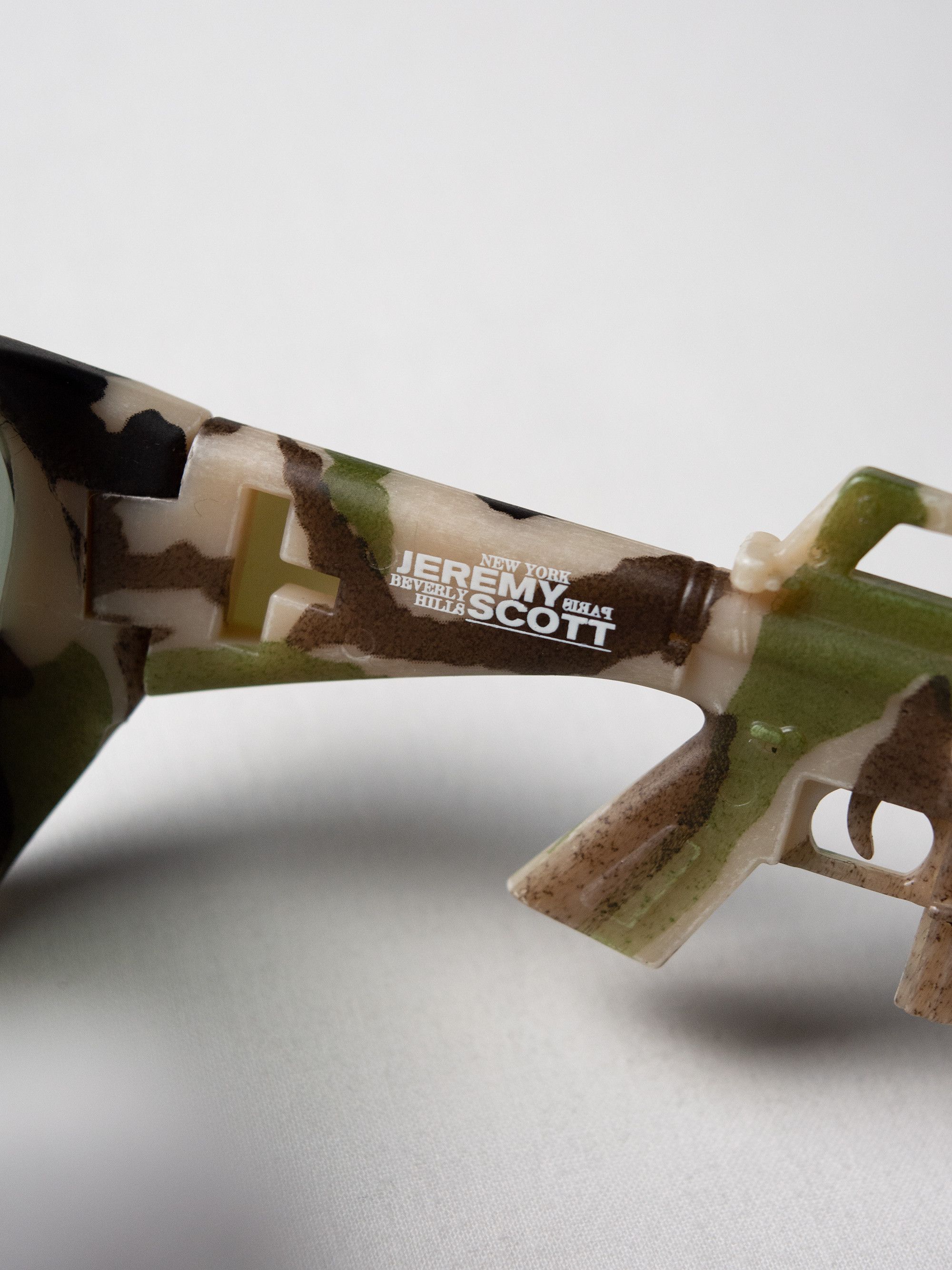 Jeremy Scott × Linda Farrow Linda Farrow X Jeremy Scott - S/S 2013 - army sunglasses Size ONE SIZE - 11 Thumbnail