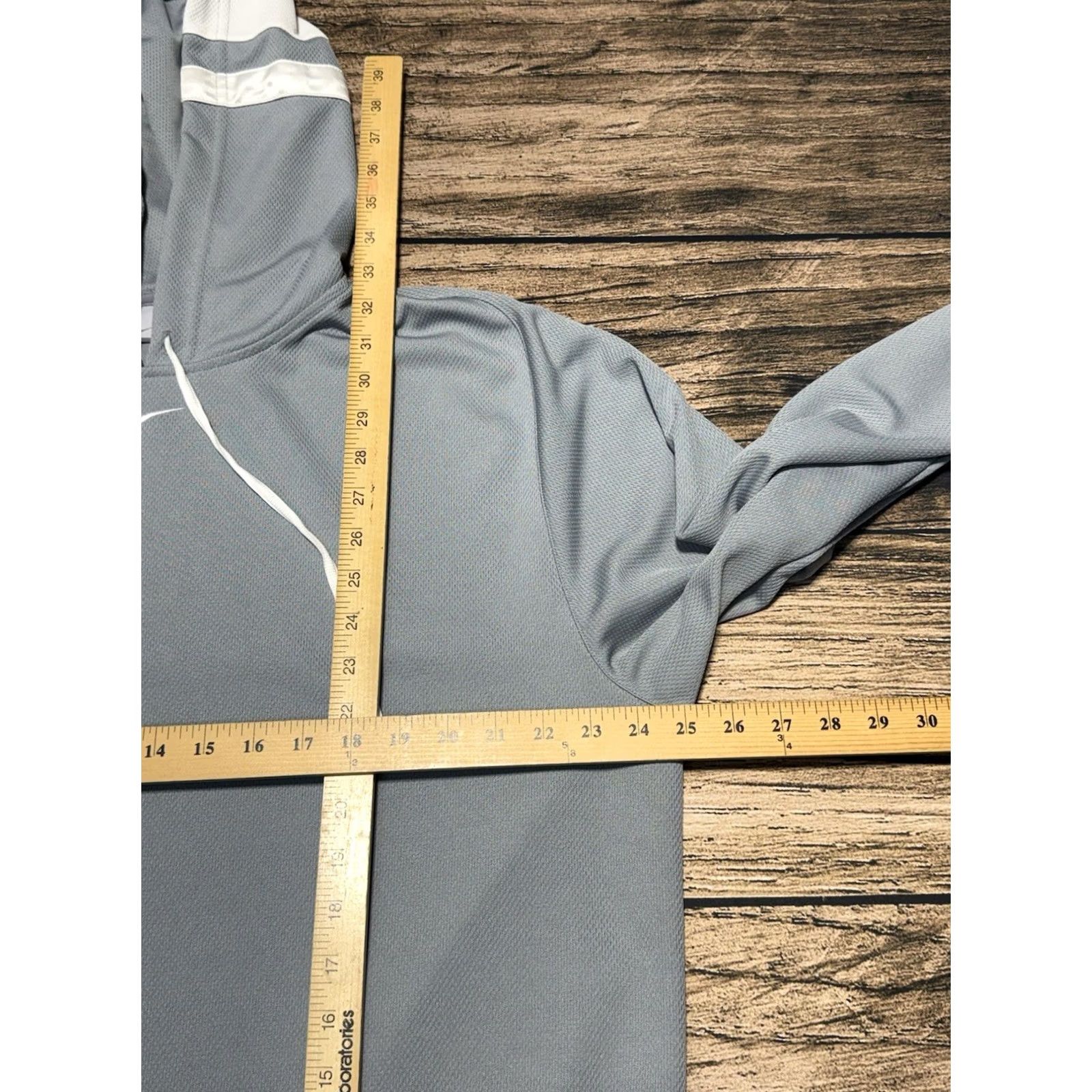 Nike VINTAGE Nike Hoodie Mens XLT Gray Center Swoosh Basketball Streetwear Y2K Size US XL / EU 56 / 4 - 5 Thumbnail