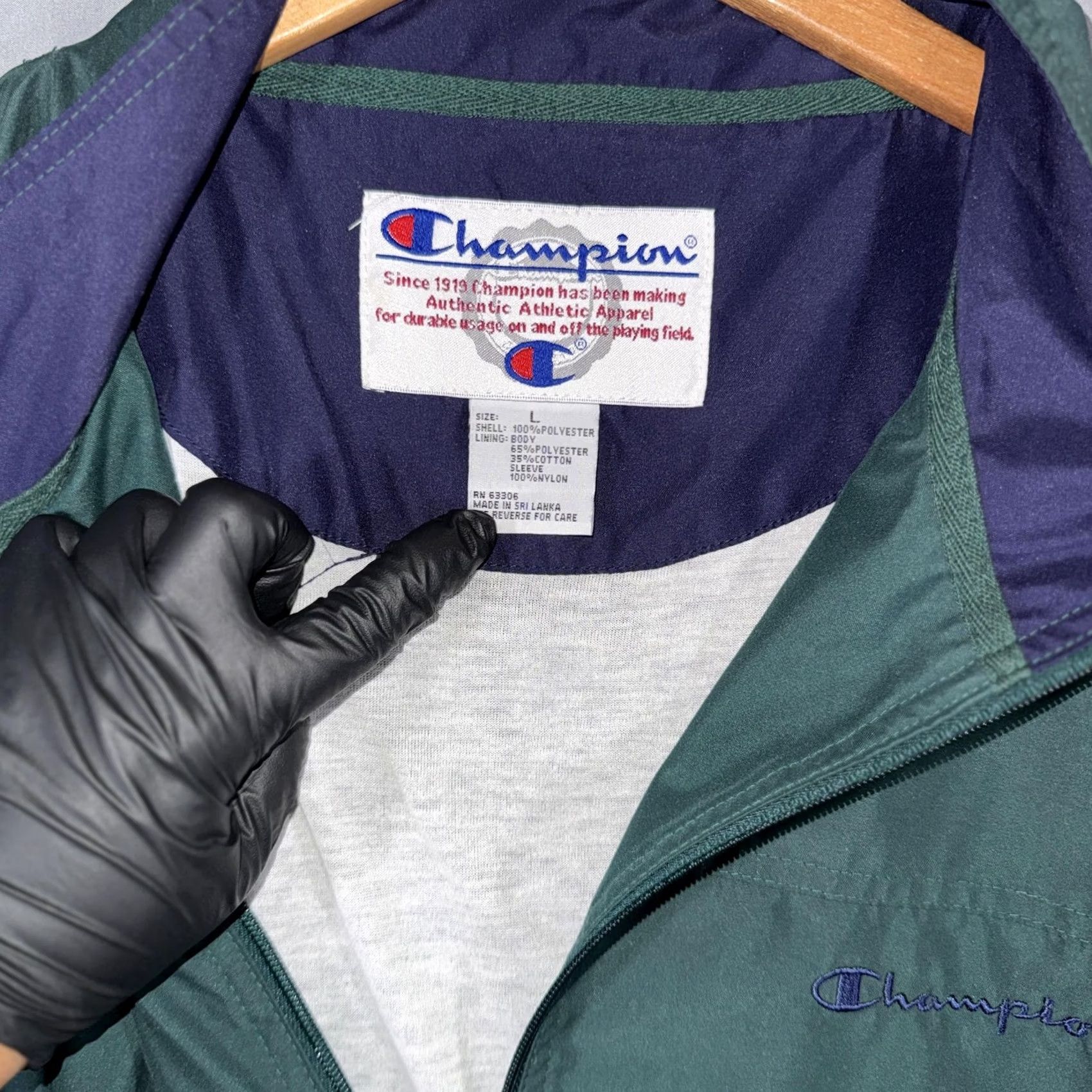 Champion VINTAGE Champion Green FullZip Mens Windbreaker Jacket Size L Shirt Mens L Green Windsbreaker? Size US L / EU 52-54 / 3 - 4 Thumbnail