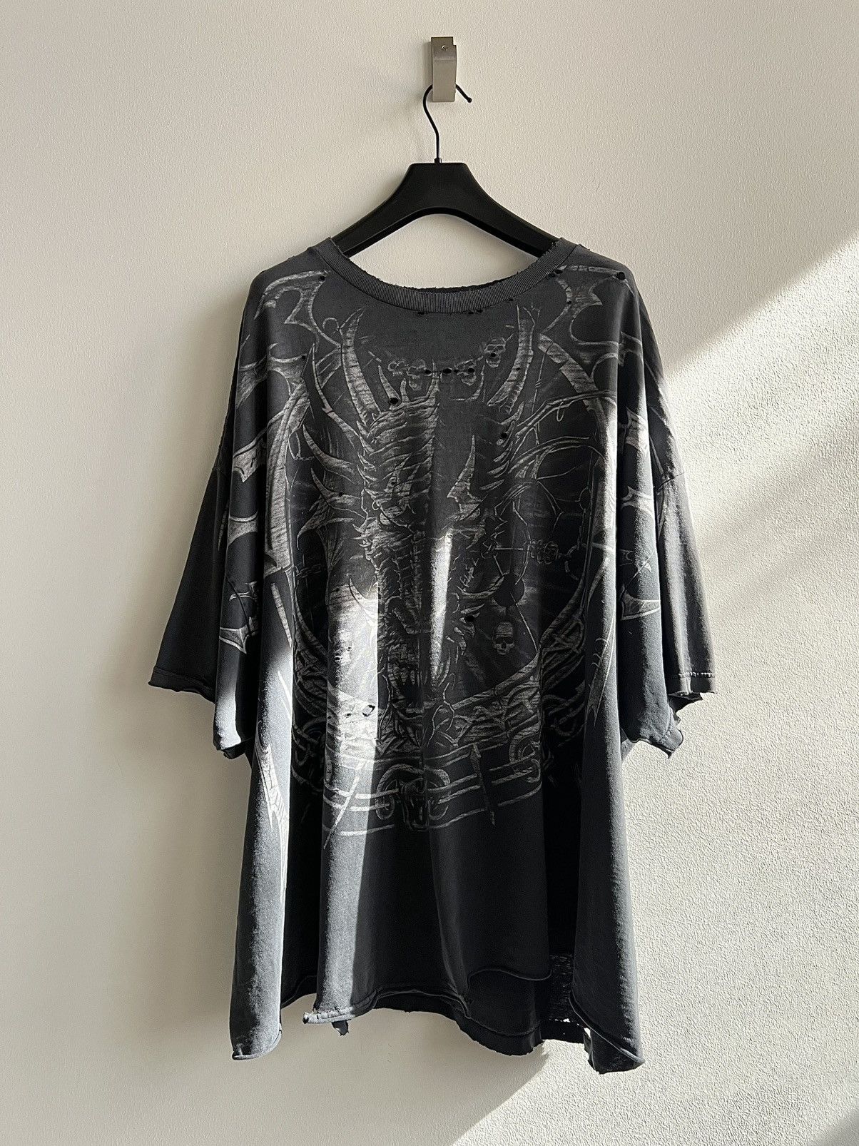 Vintage Vintage Perfectly Thrashed 90s Oversized Dragon Tee Size US XL / EU 56 / 4 - 5 Thumbnail