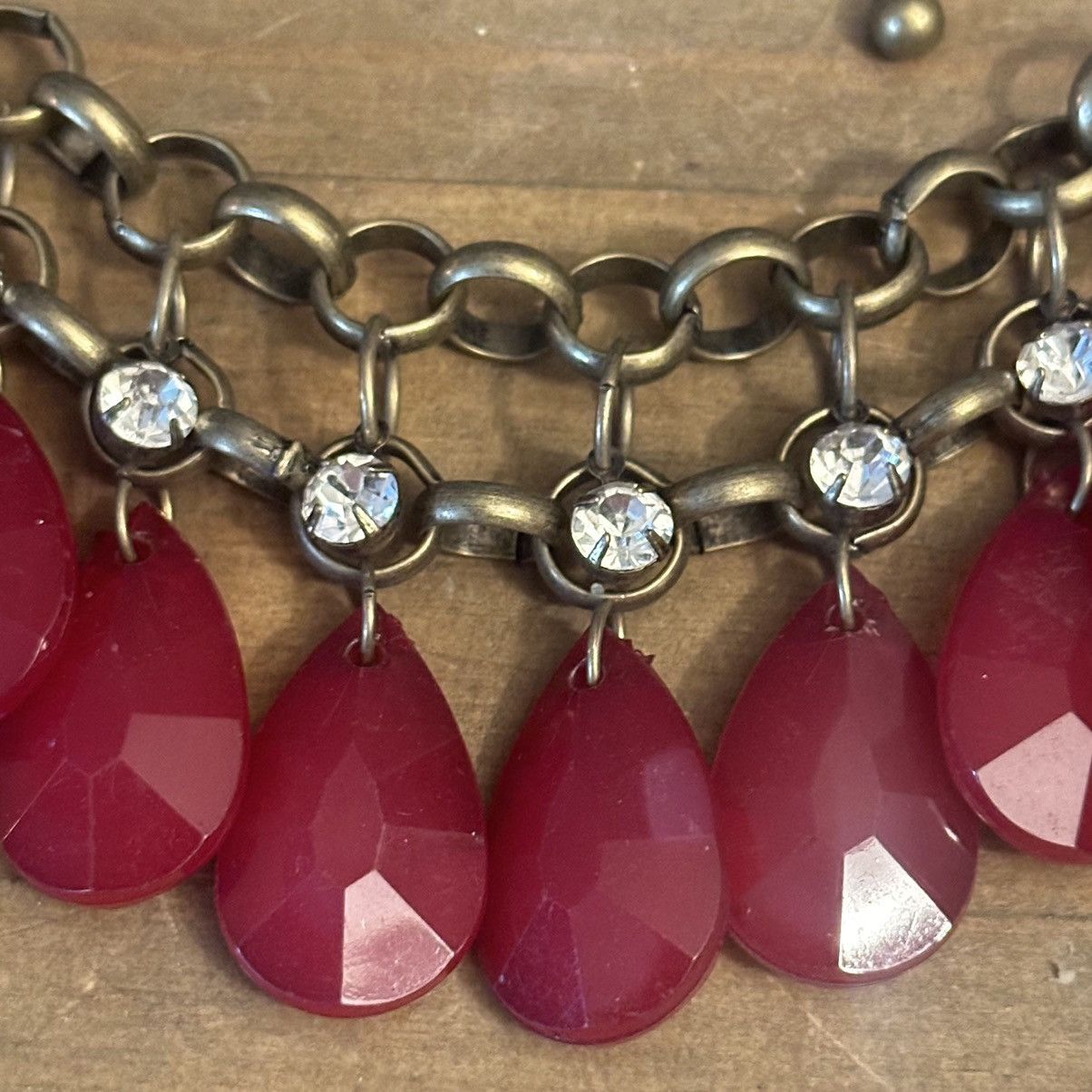 Other Bronze tone cranberry teardrop dangle statement necklace Size ONE SIZE - 4 Thumbnail
