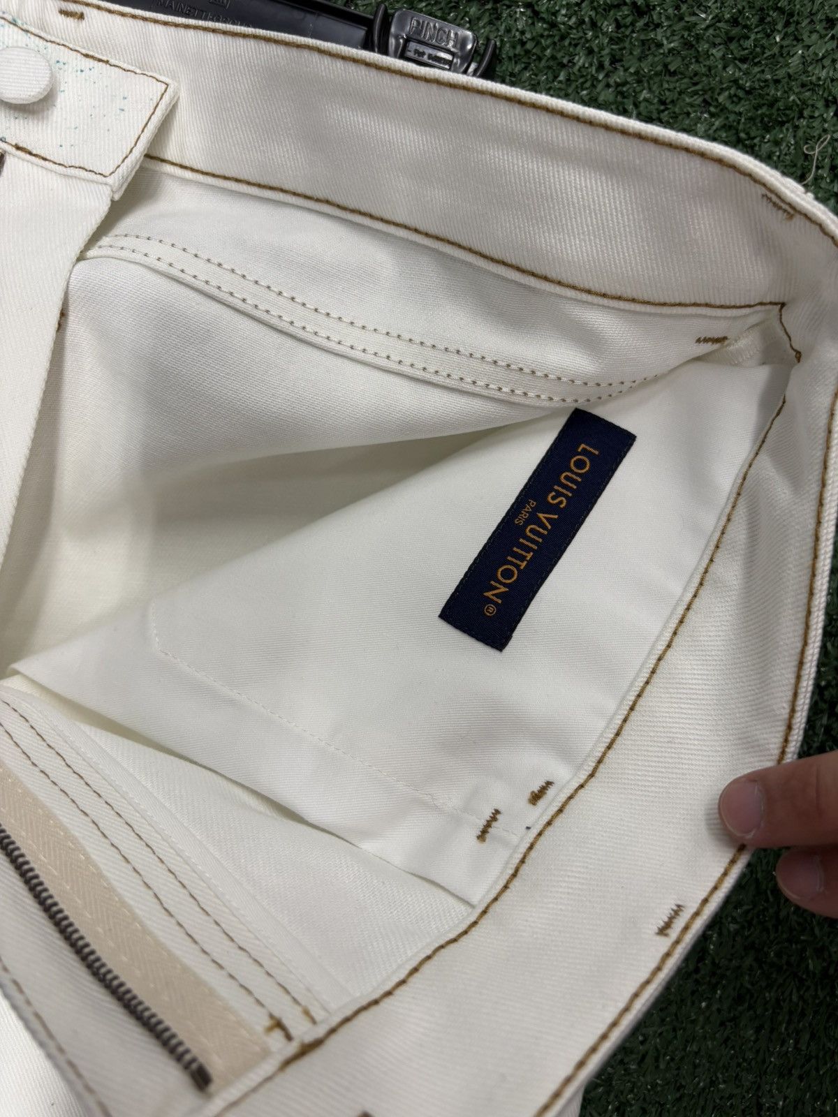 Louis Vuitton Louis Vuitton LV Spray Denim Pants White Blue Jeans Size 38 Size US 38 / EU 54 - 4 Thumbnail