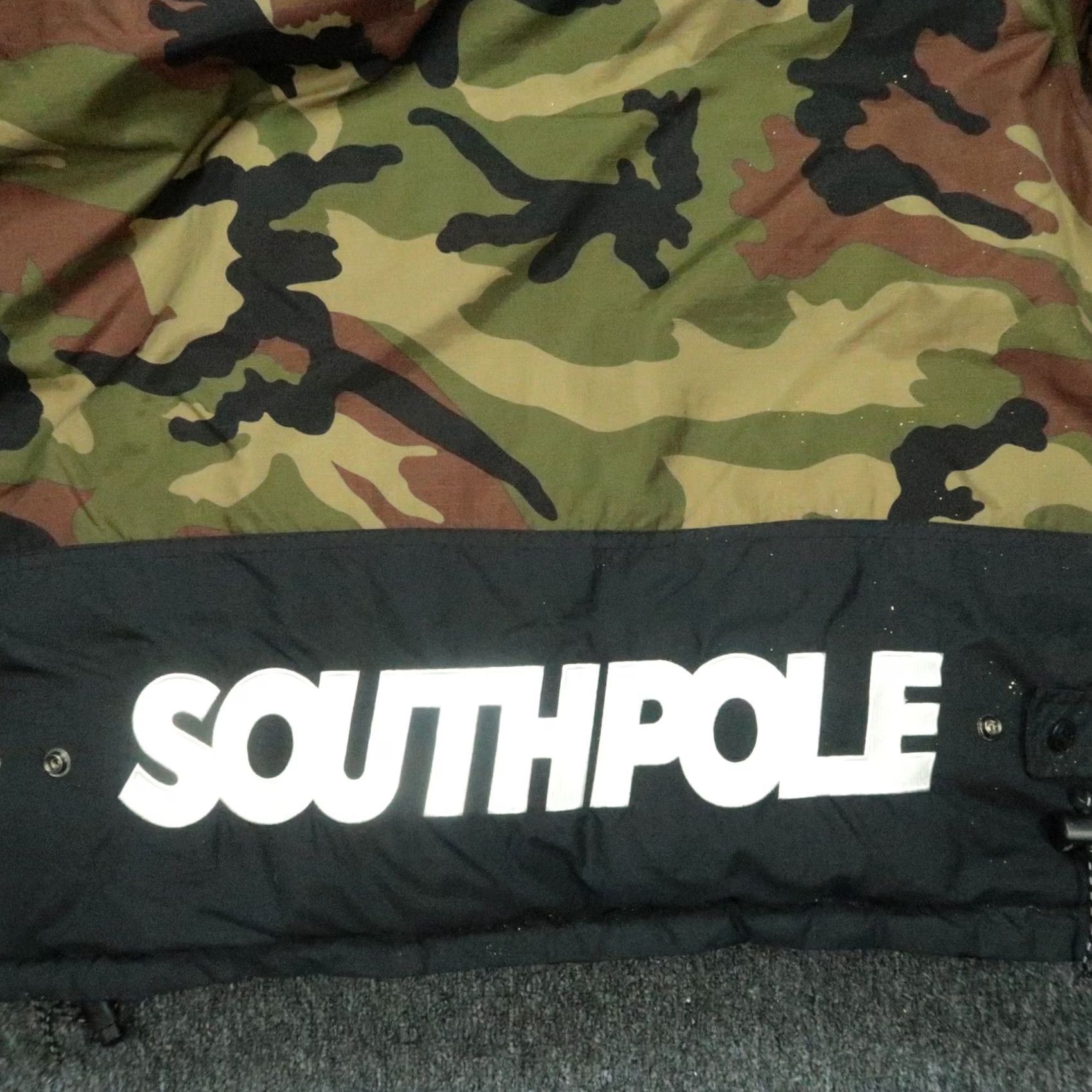 Southpole VINTAGE Southpole Jacket Mens M Green Camouflage Reversible Puffer Full Zip Insulated Lined Nylon Black/Green Mens Size US M / EU 48-50 / 2 - 6 Thumbnail