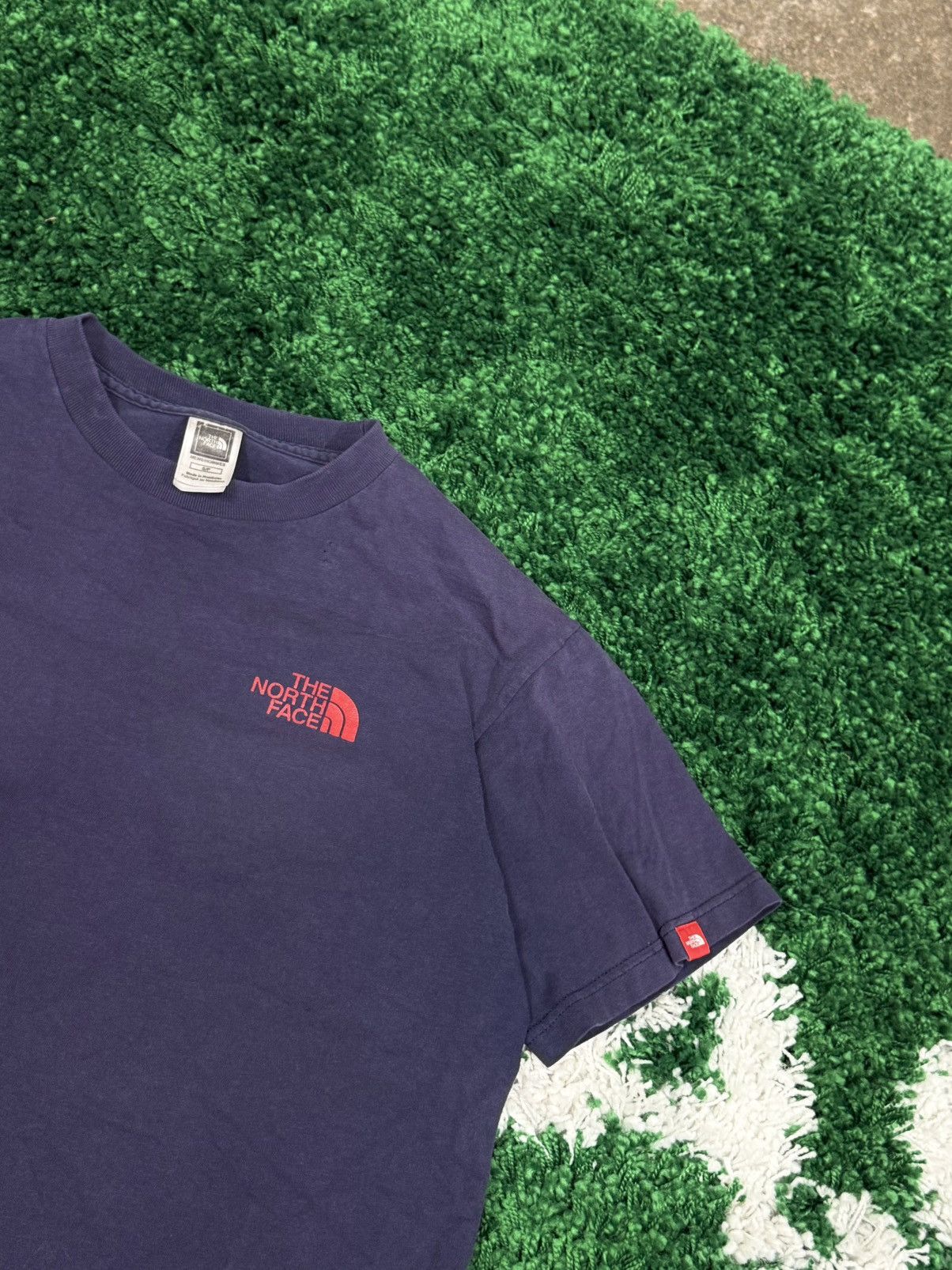 The North Face Vintage Distressed + Worn The North Face Box Logo Tee Small Size US S / EU 44-46 / 1 - 3 Thumbnail