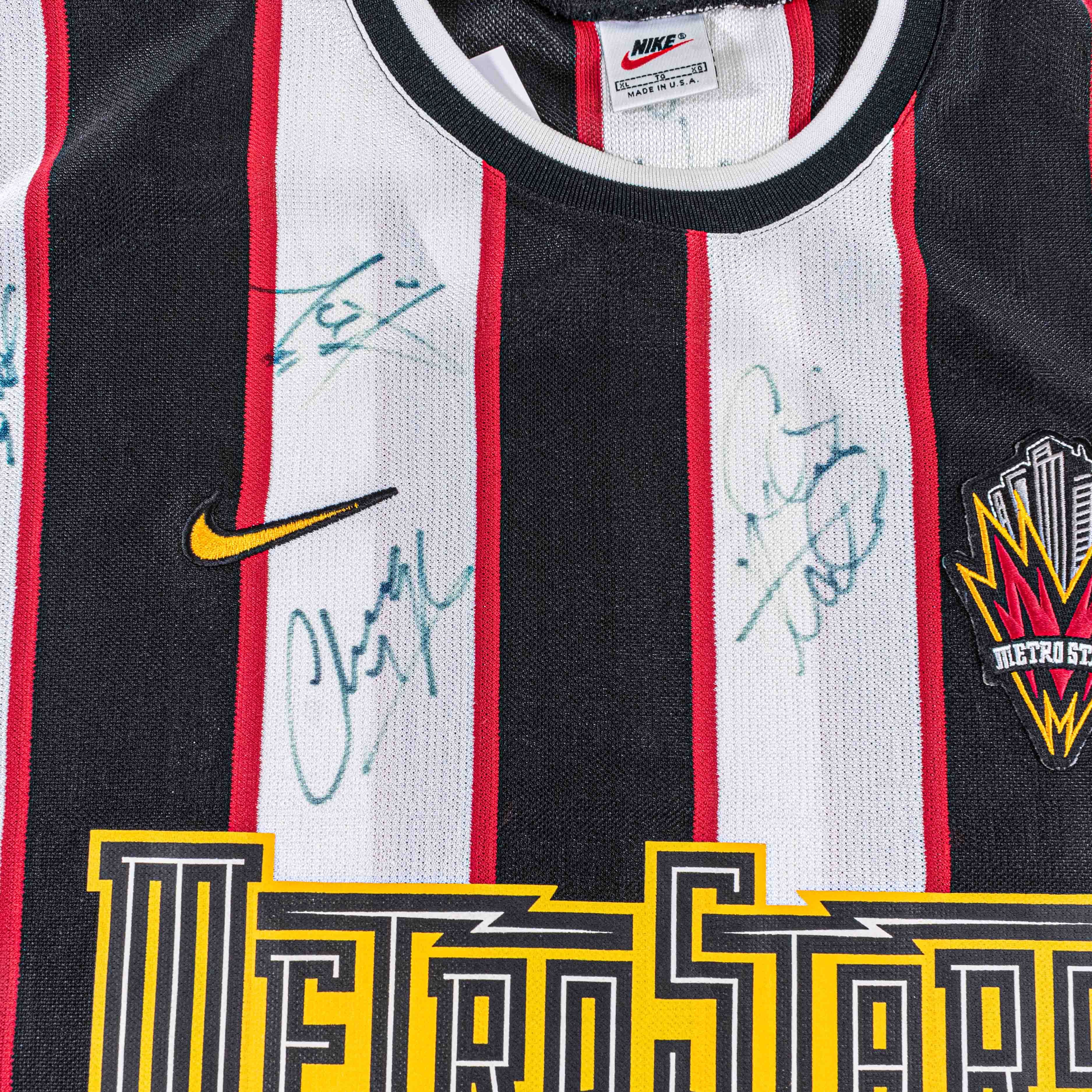 Nike 1997 NIKE New York New Jersey MetroStars Autographed Jersey Size US XL / EU 56 / 4 - 4 Thumbnail